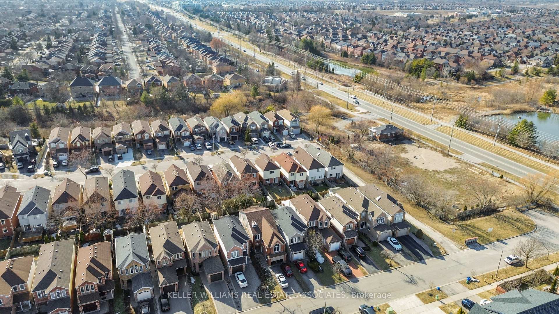 Photo 30 of 33 Lax Avenue, Ajax, Central — HOMEH