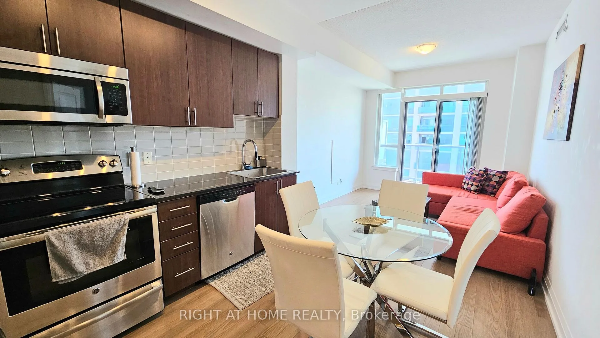 Photo 1 of Unit 835, 7161 Yonge Street, Markham, Thornhill — HOMEH