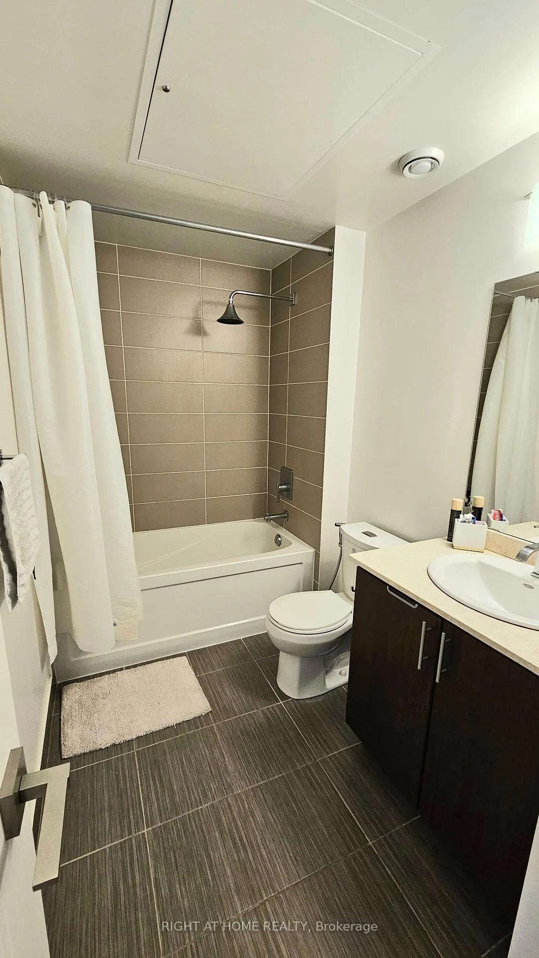 Photo 4 of Unit 835, 7161 Yonge Street, Markham, Thornhill — HOMEH