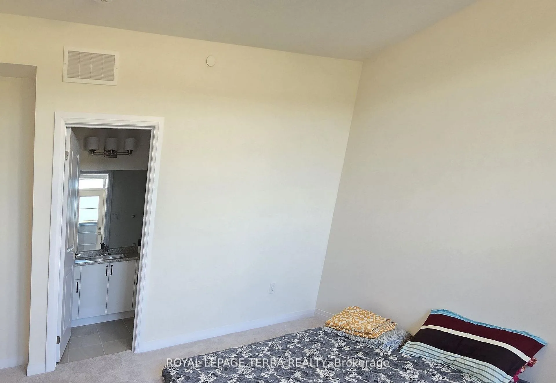 Photo 11 of Unit 20, 45 Fieldridge Crescent, Brampton, Sandringham-Wellington North — HOMEH