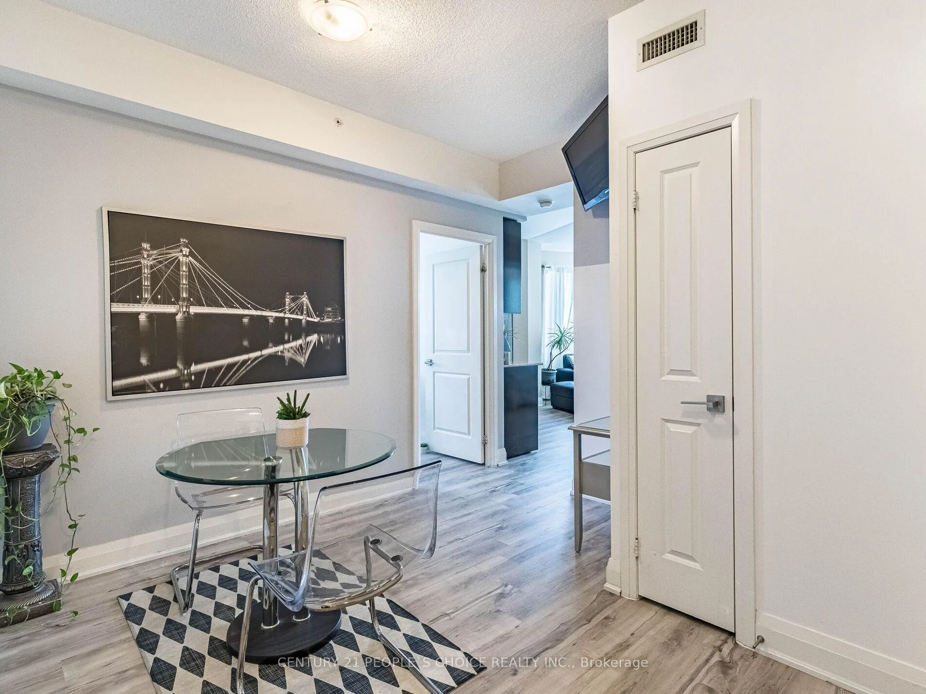 Photo 5 of Unit 2232, 7161 Yonge Street, Markham, Grandview — HOMEH