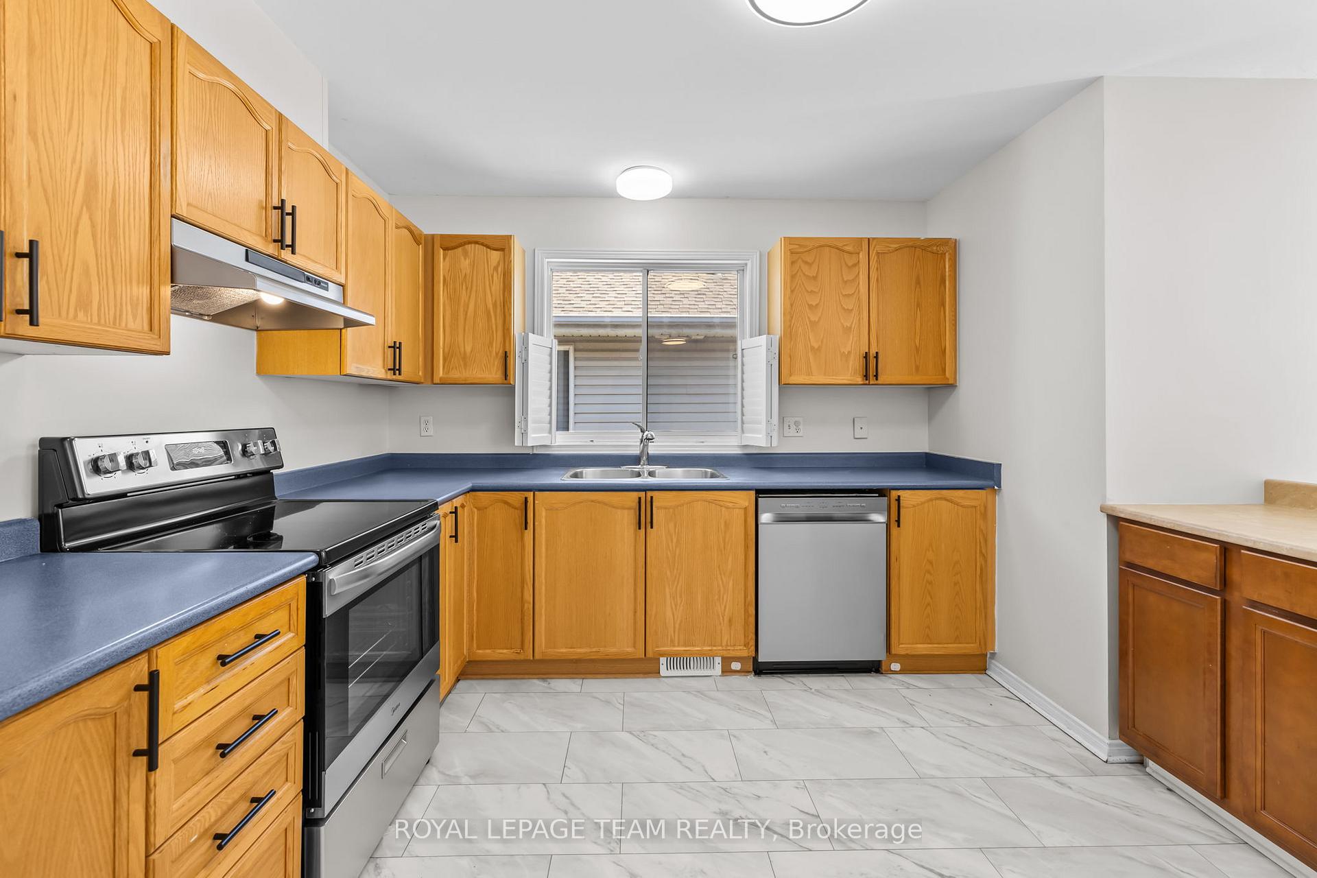 Photo 10 of 183 Mountshannon Drive, Ottawa, Barrhaven - Longfields — HOMEH
