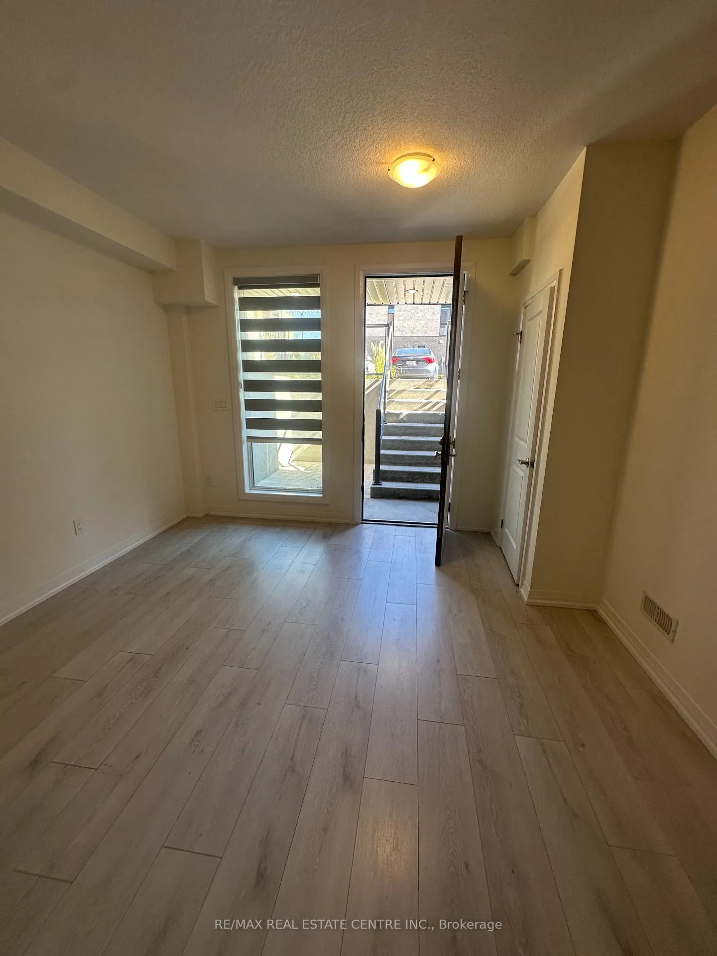 Photo 4 of Unit E11, 261 Woodbine Avenue, Kitchener — HOMEH