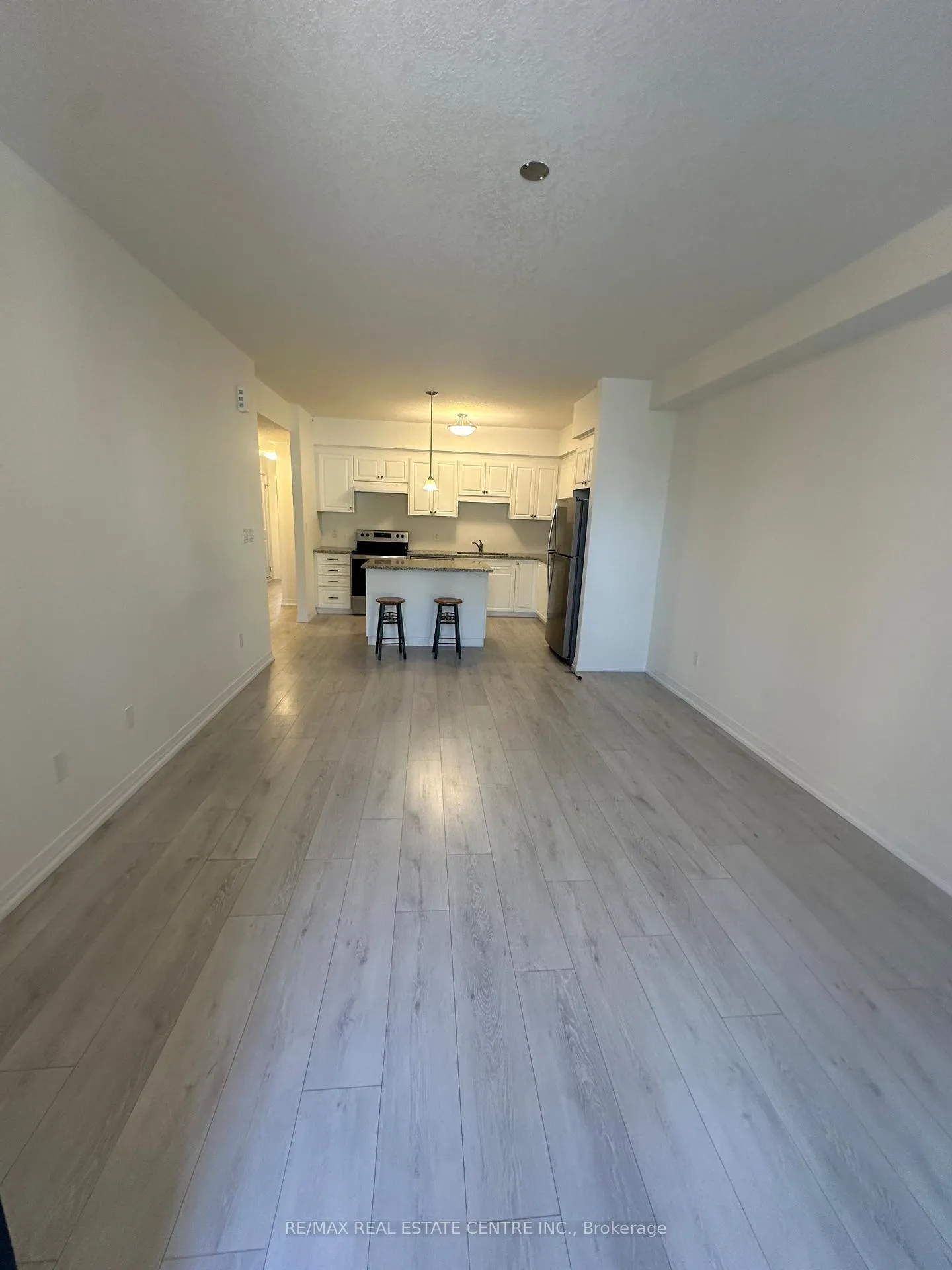 Photo 6 of Unit E11, 261 Woodbine Avenue, Kitchener — HOMEH