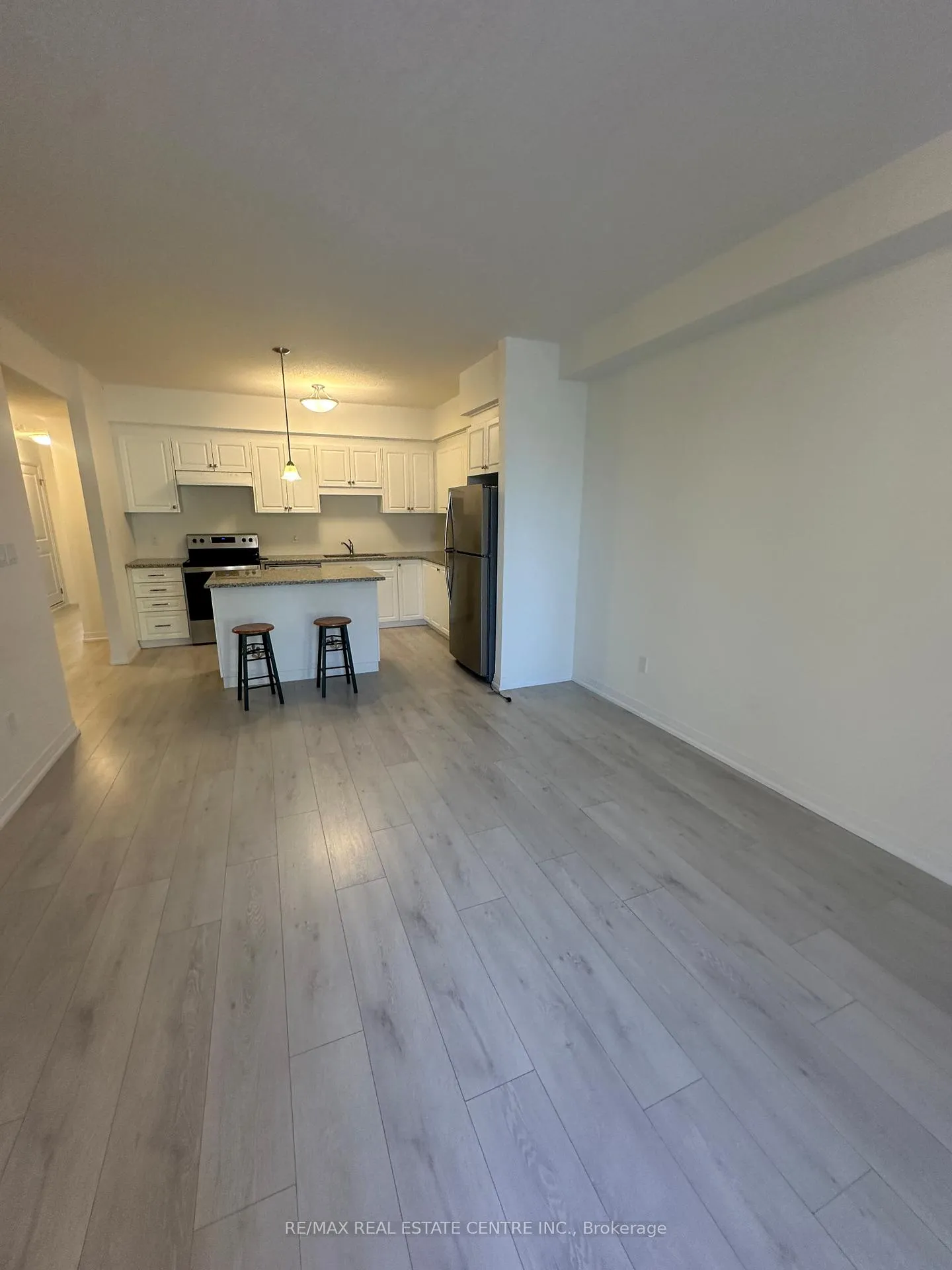 Photo 7 of Unit E11, 261 Woodbine Avenue, Kitchener — HOMEH