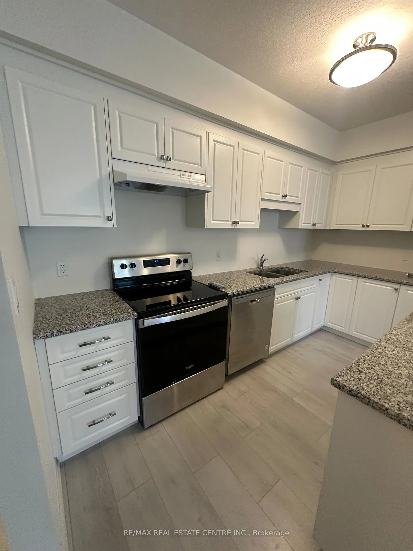 Photo 8 of Unit E11, 261 Woodbine Avenue, Kitchener — HOMEH
