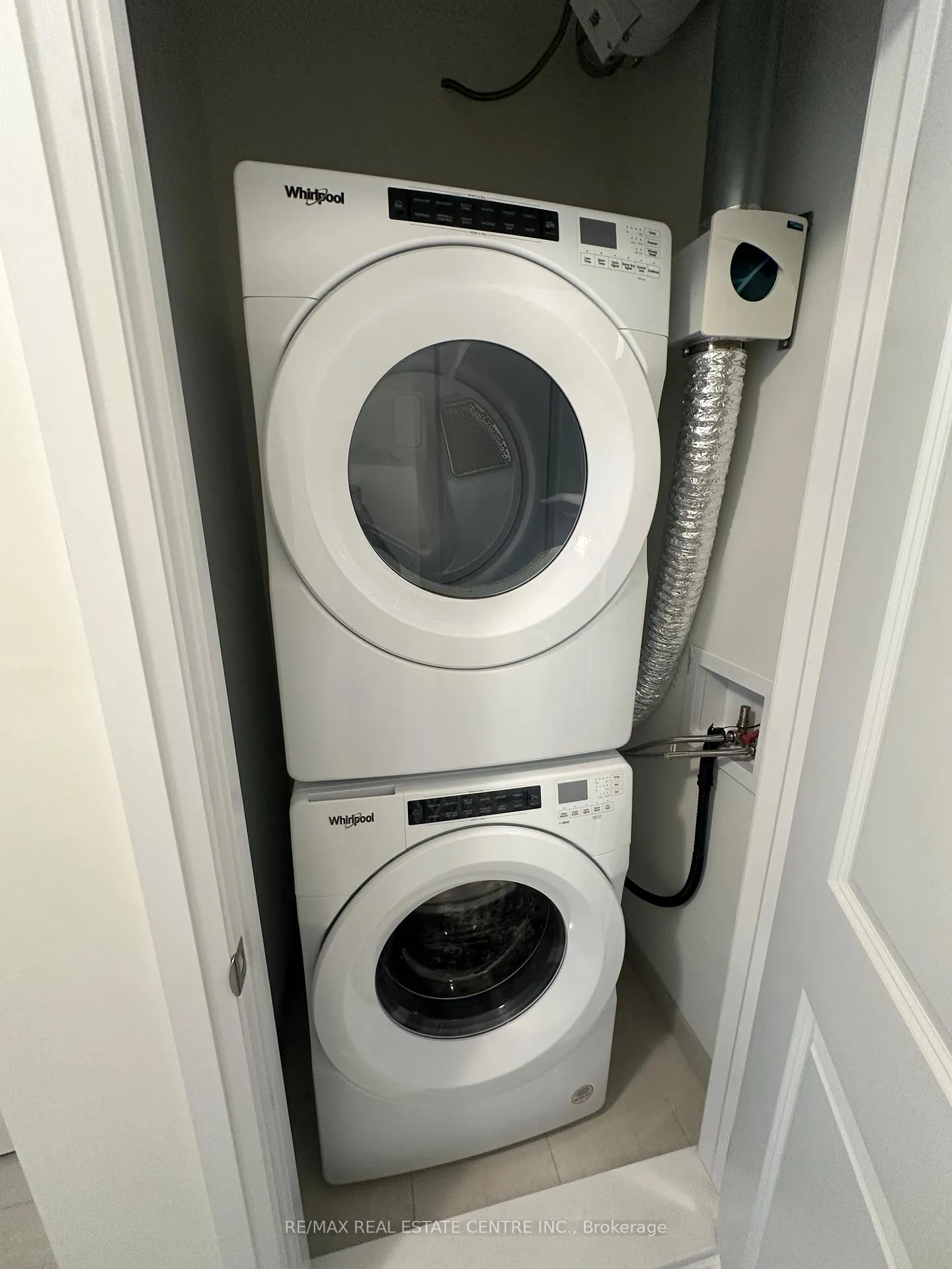Photo 14 of Unit E11, 261 Woodbine Avenue, Kitchener — HOMEH