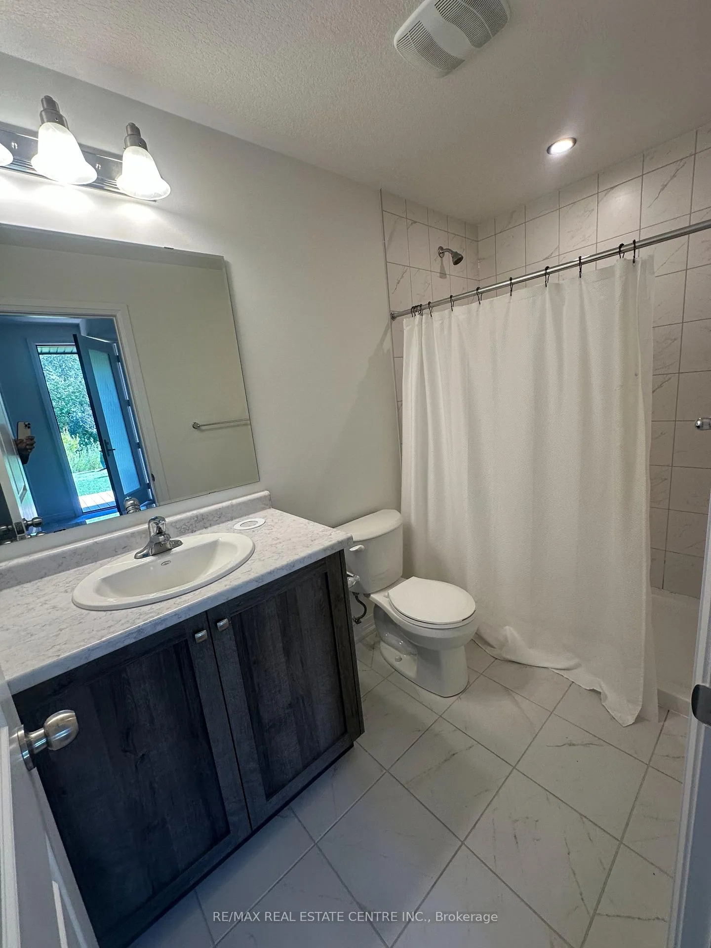 Photo 16 of Unit E11, 261 Woodbine Avenue, Kitchener — HOMEH