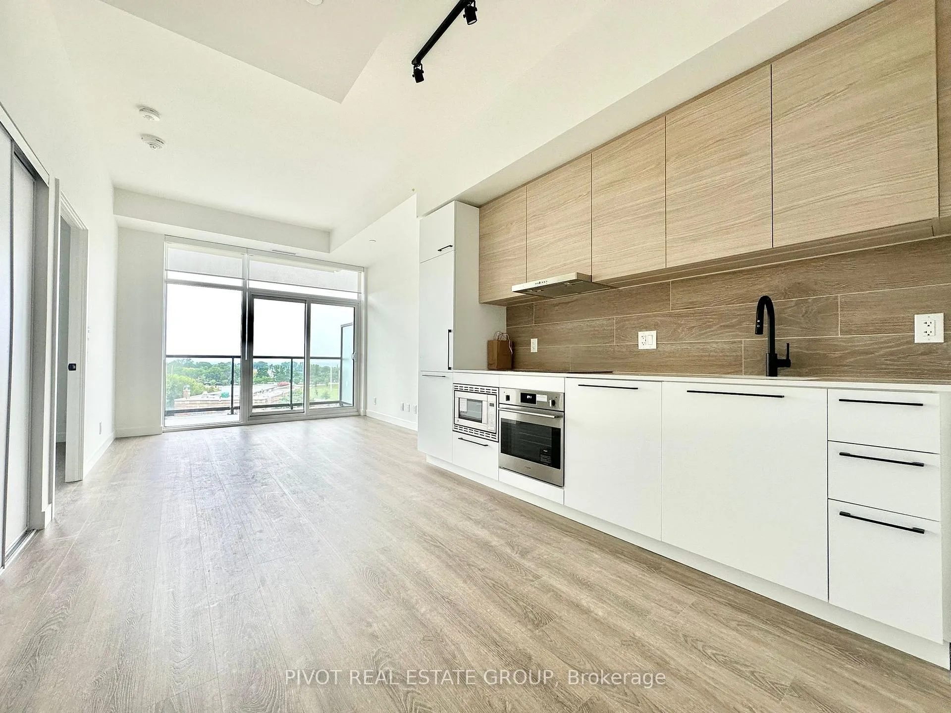 Photo 2 of Unit 709, 1050 Eastern Avenue, Toronto, The Beaches — HOMEH