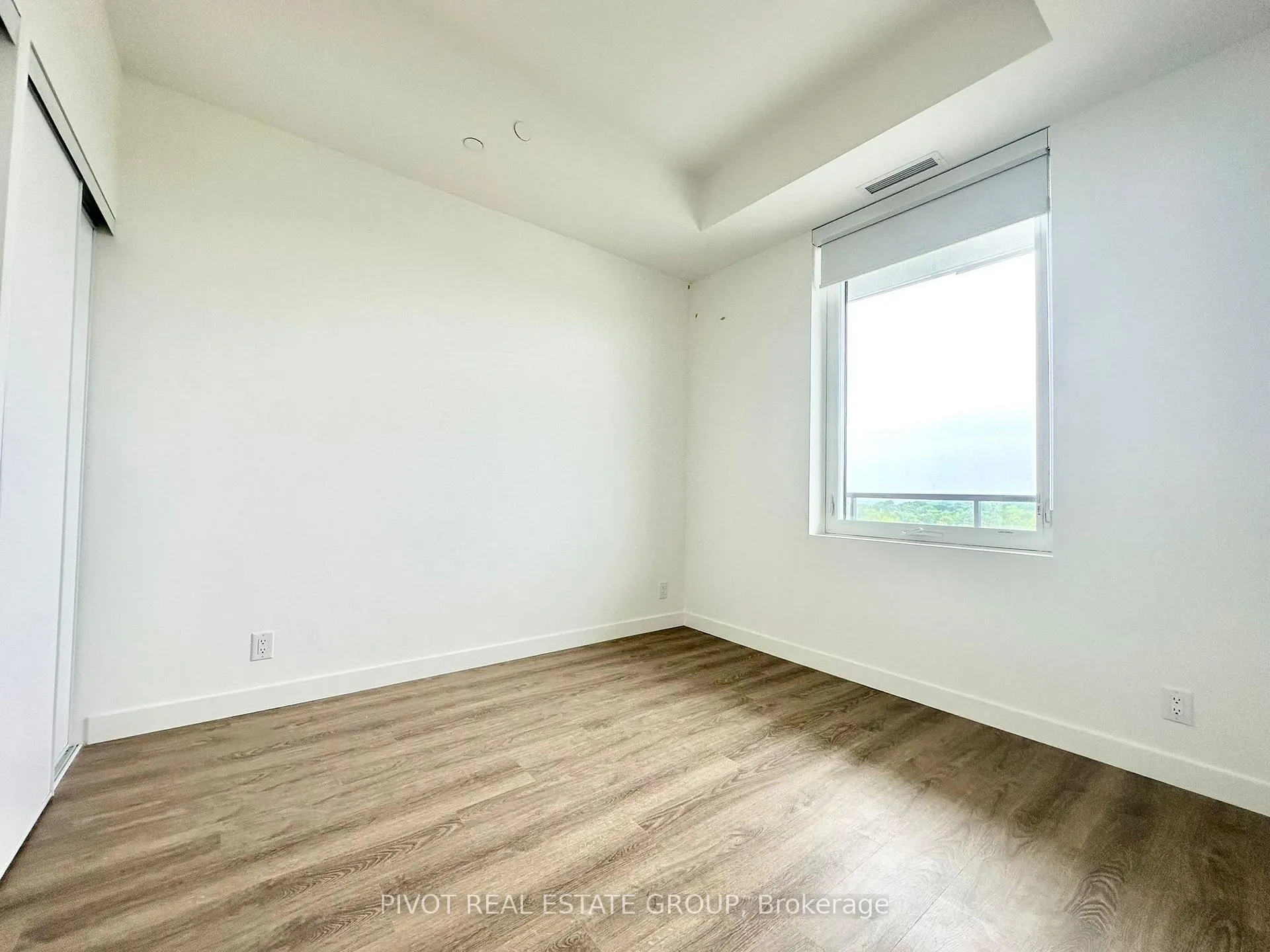 Photo 4 of Unit 709, 1050 Eastern Avenue, Toronto, The Beaches — HOMEH