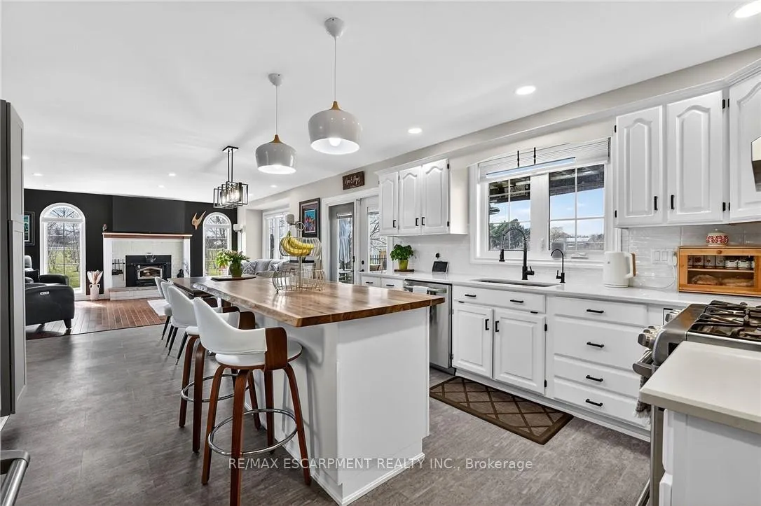 Photo 9 of 2330 Centre Street, Pelham, North Pelham — HOMEH