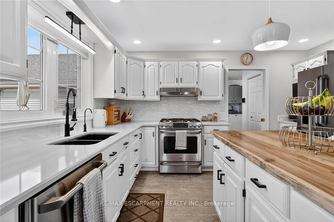 Photo 10 of 2330 Centre Street, Pelham, North Pelham — HOMEH