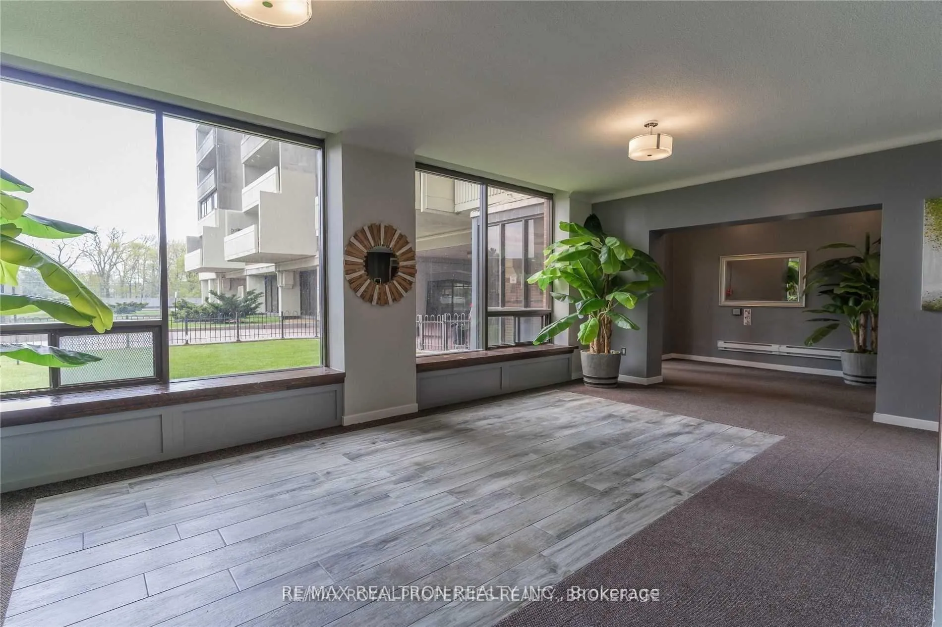 Photo 2 of Unit 2911, 5 Massey Square, Toronto, Crescent Town — HOMEH