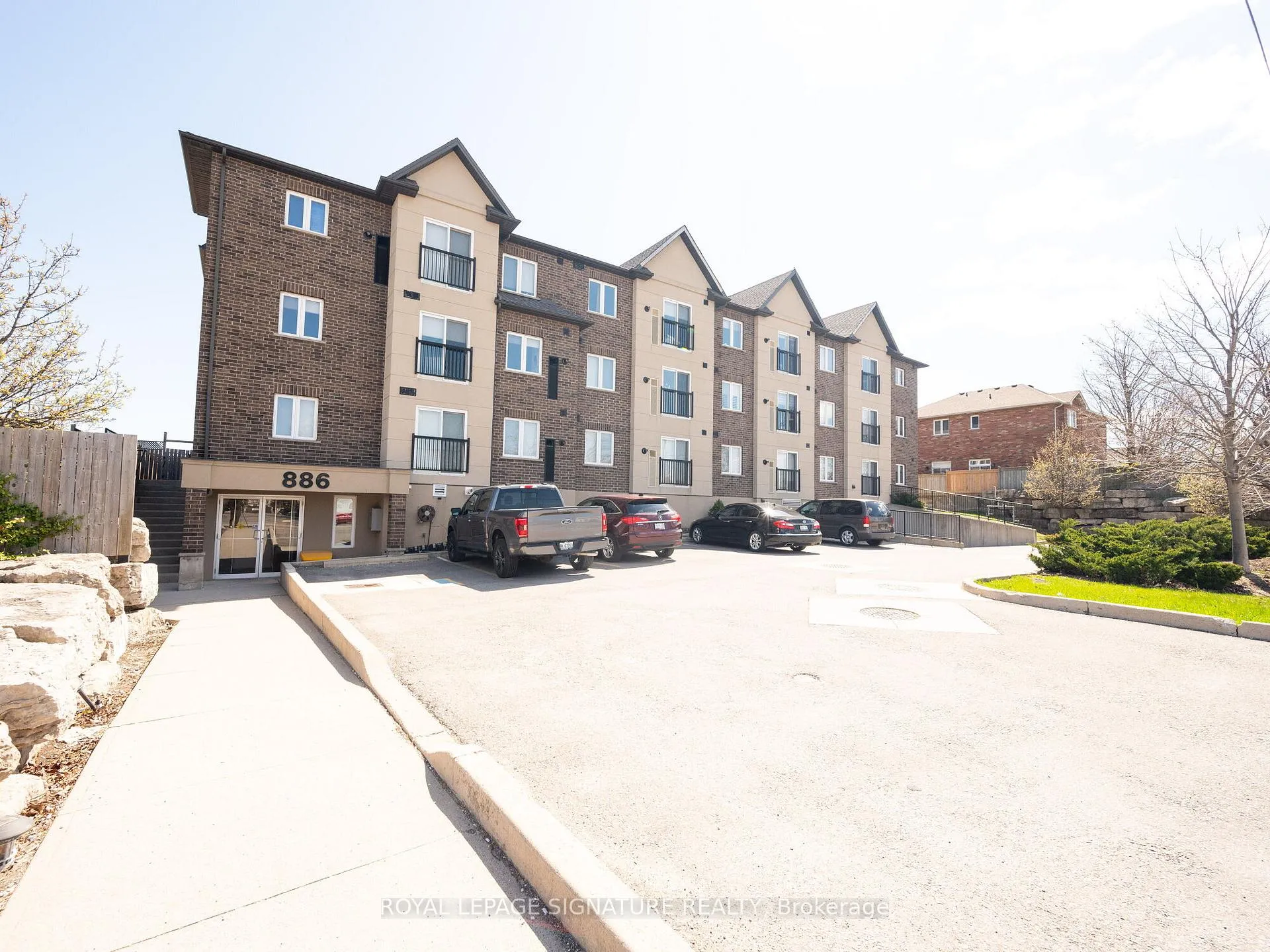 Front of Unit 205, 886 Golf Links Road