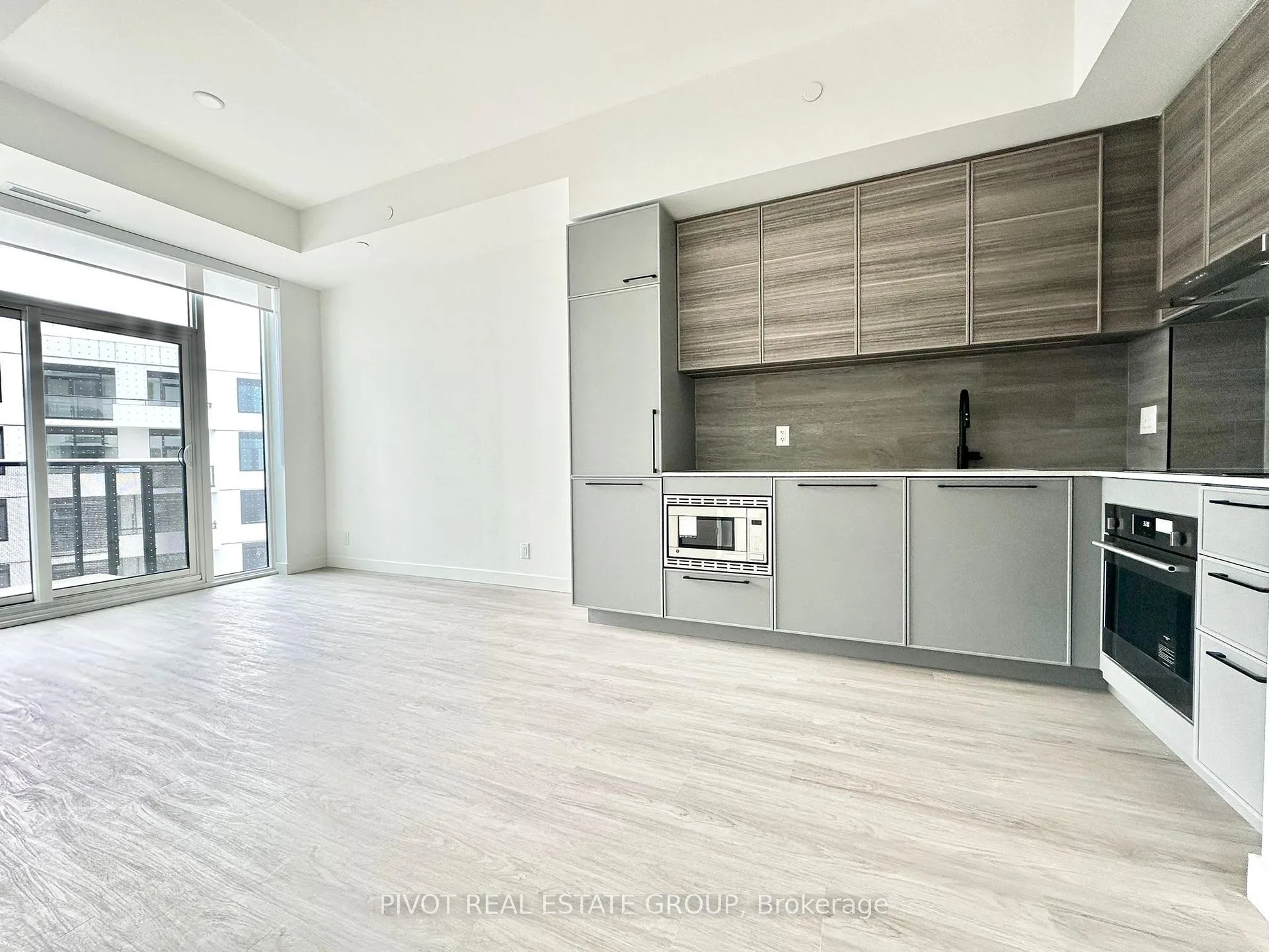 Photo 4 of Unit 704, 1050 Eastern Avenue, Toronto, The Beaches — HOMEH