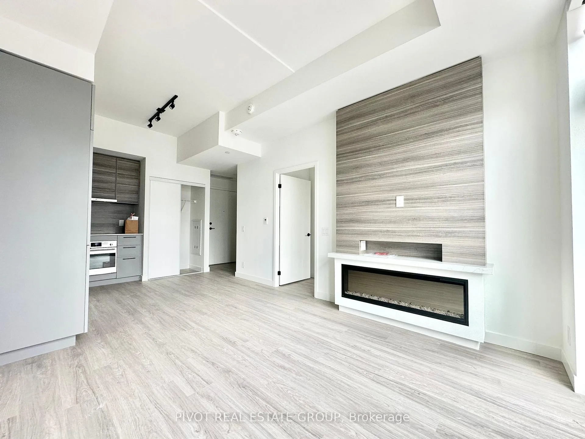 Photo 6 of Unit 704, 1050 Eastern Avenue, Toronto, The Beaches — HOMEH