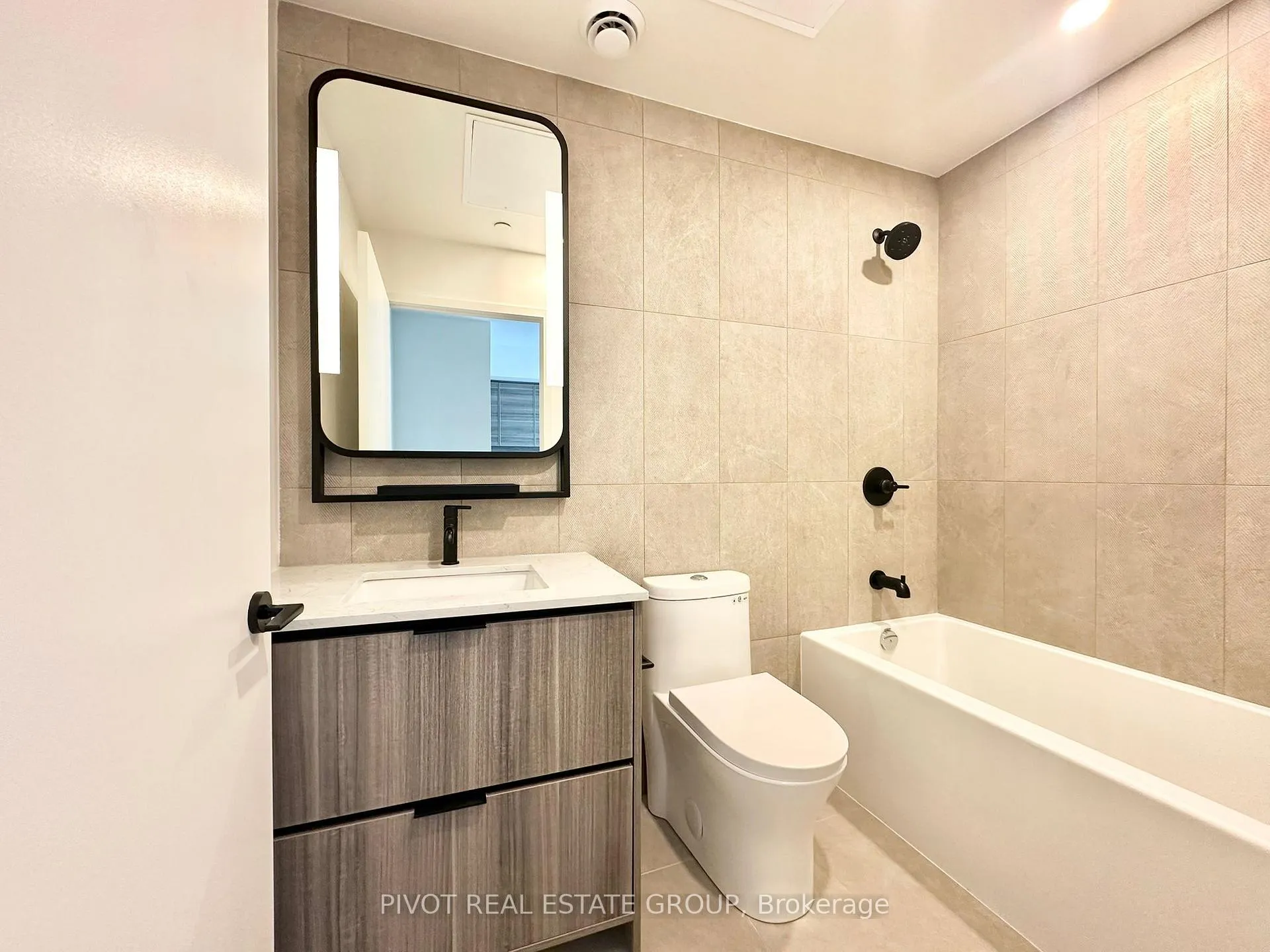 Photo 10 of Unit 704, 1050 Eastern Avenue, Toronto, The Beaches — HOMEH