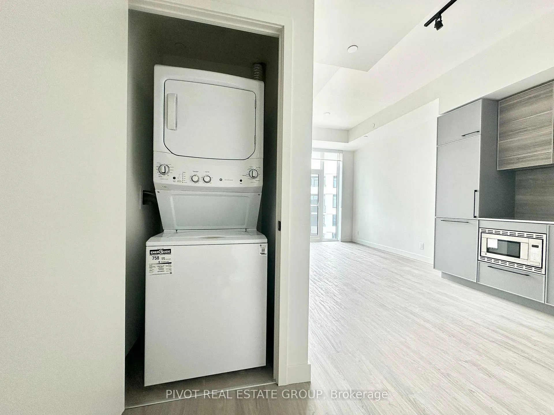 Photo 11 of Unit 704, 1050 Eastern Avenue, Toronto, The Beaches — HOMEH