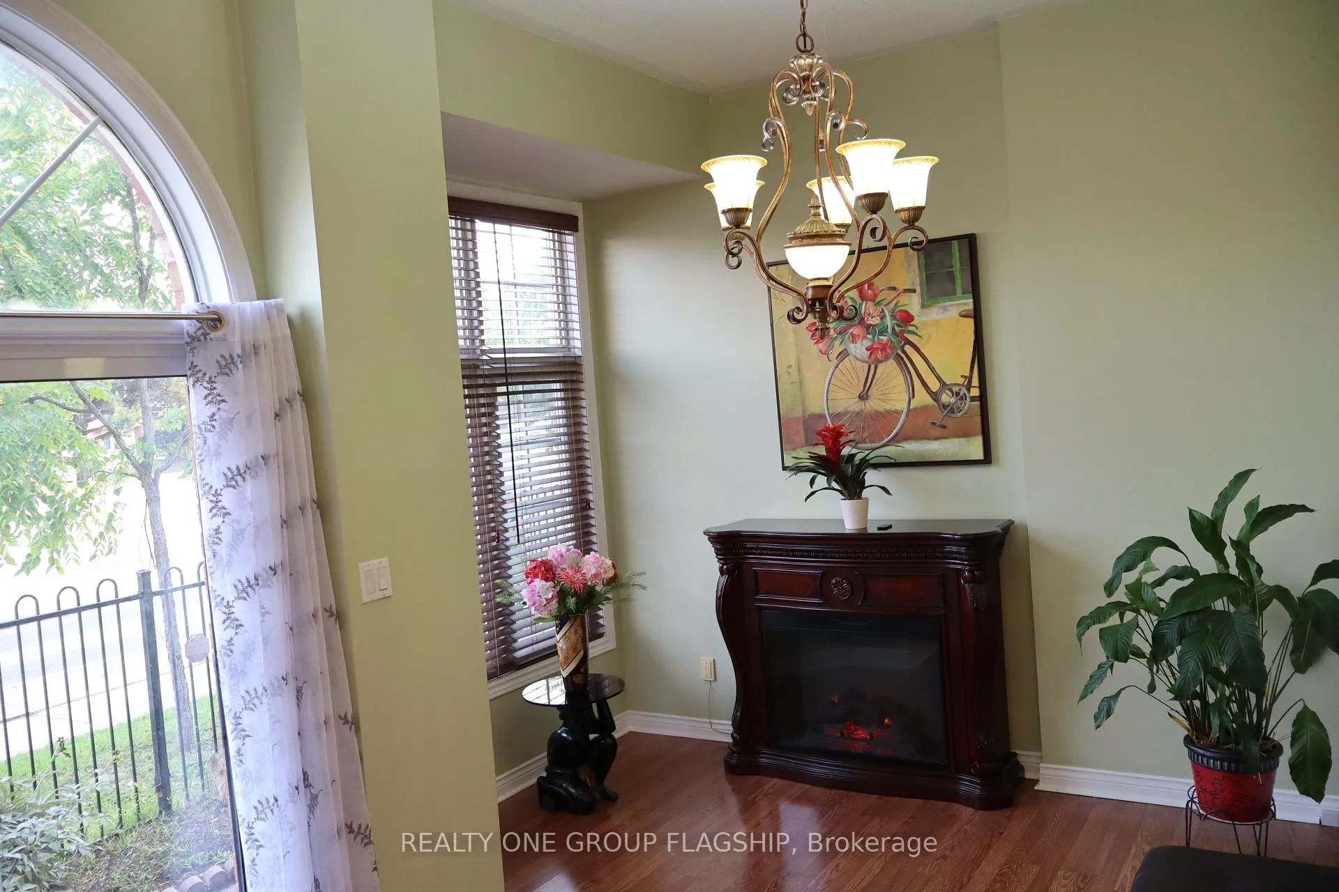 Photo 8 of 49 Guildpark Pathway, Scarborough, Guildwood — HOMEH