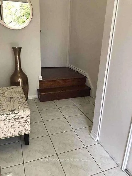Photo 14 of 36 Rougehaven Way, Markham, Vinegar Hill — HOMEH