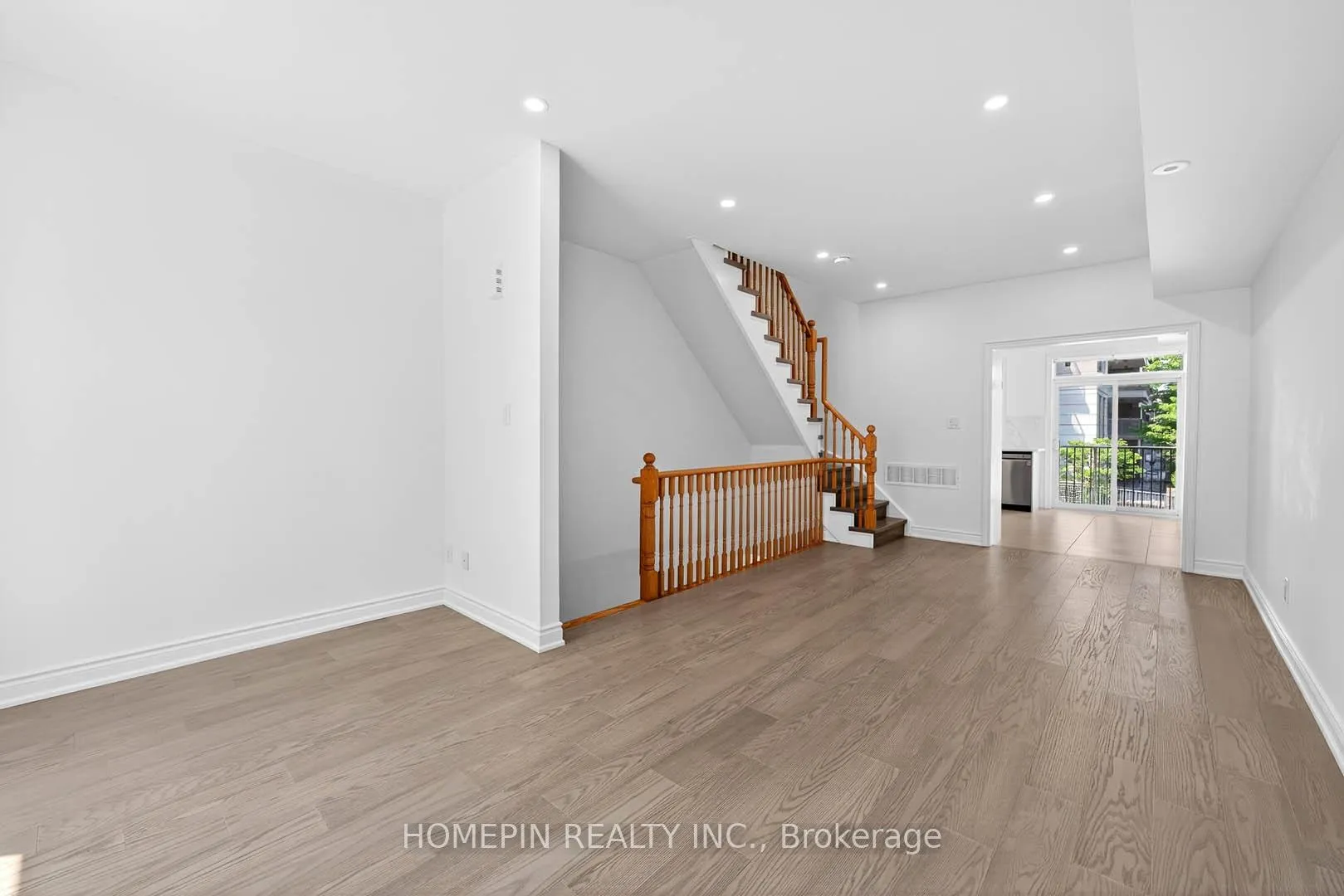 Photo 9 of 18 Times Avenue, Markham, Commerce Valley — HOMEH