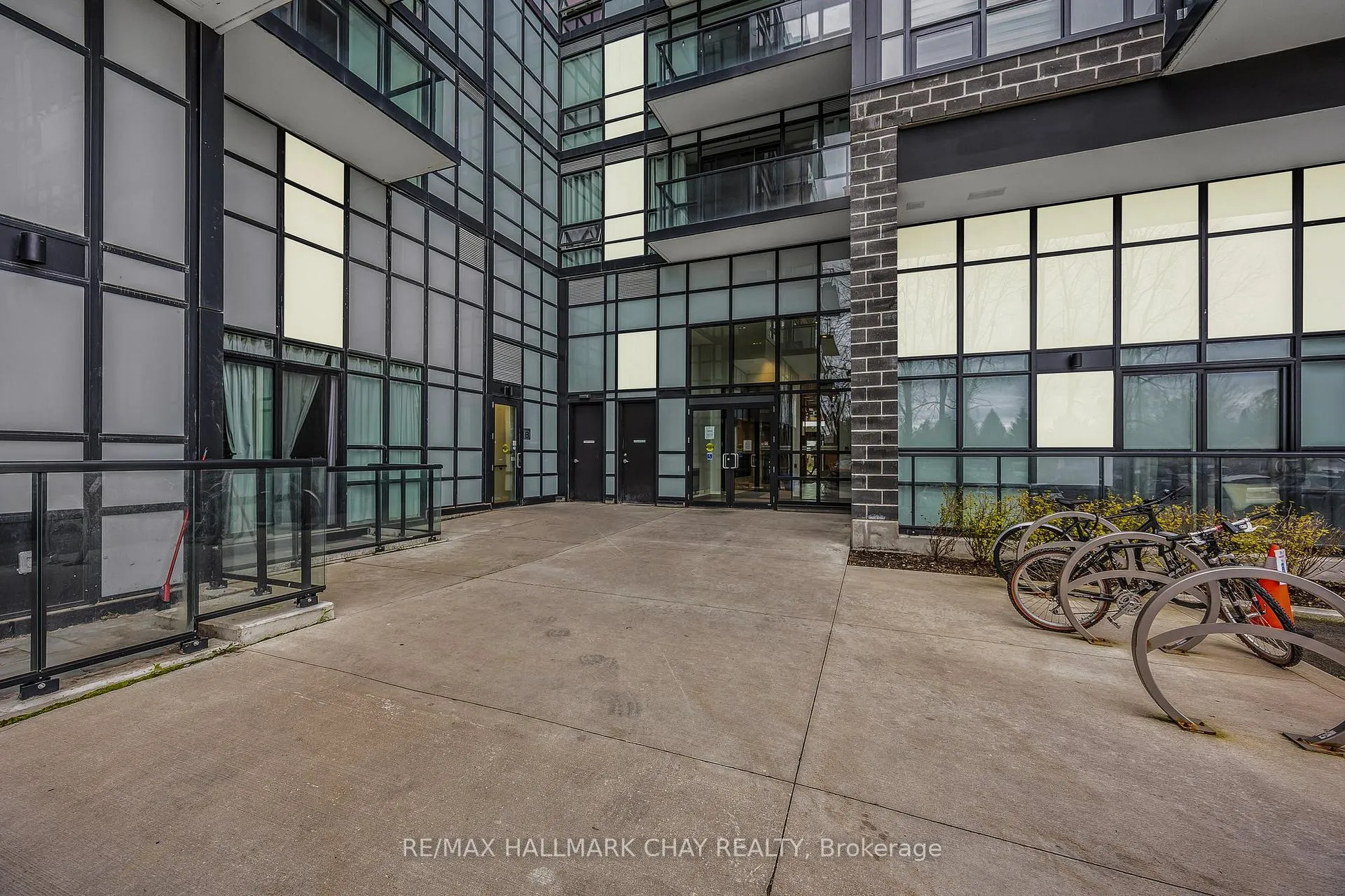 Photo 2 of Unit 211, 681 Yonge Street S, Barrie, Painswick South — HOMEH