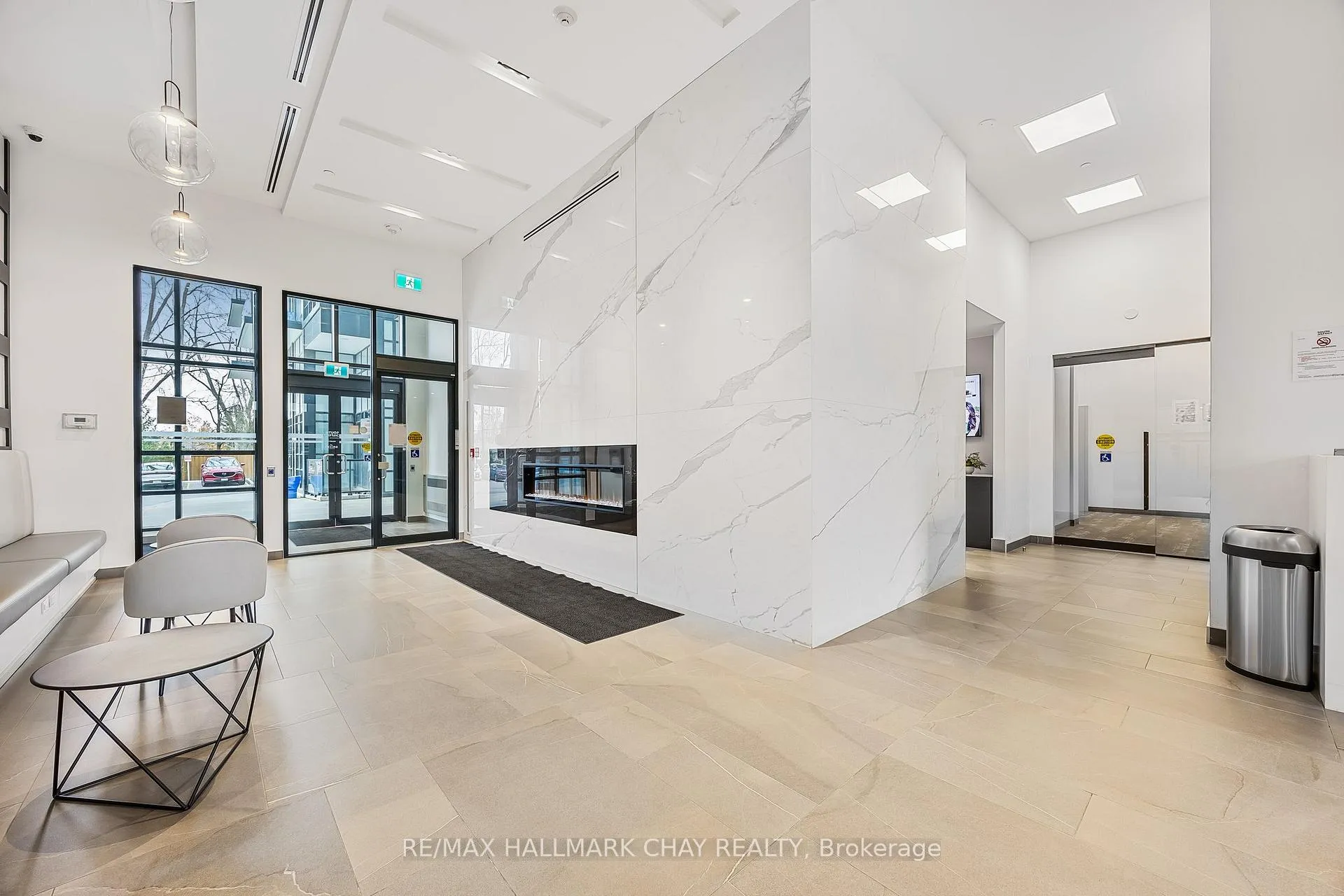 Photo 3 of Unit 211, 681 Yonge Street S, Barrie, Painswick South — HOMEH