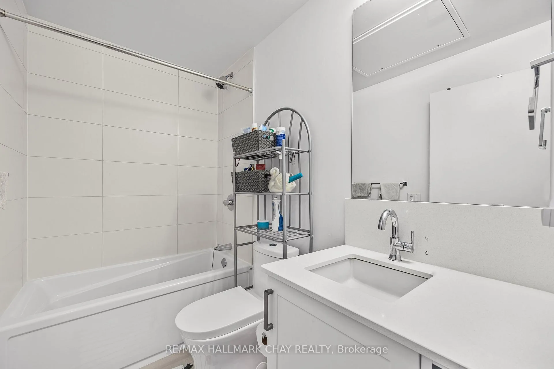 Photo 7 of Unit 211, 681 Yonge Street S, Barrie, Painswick South — HOMEH