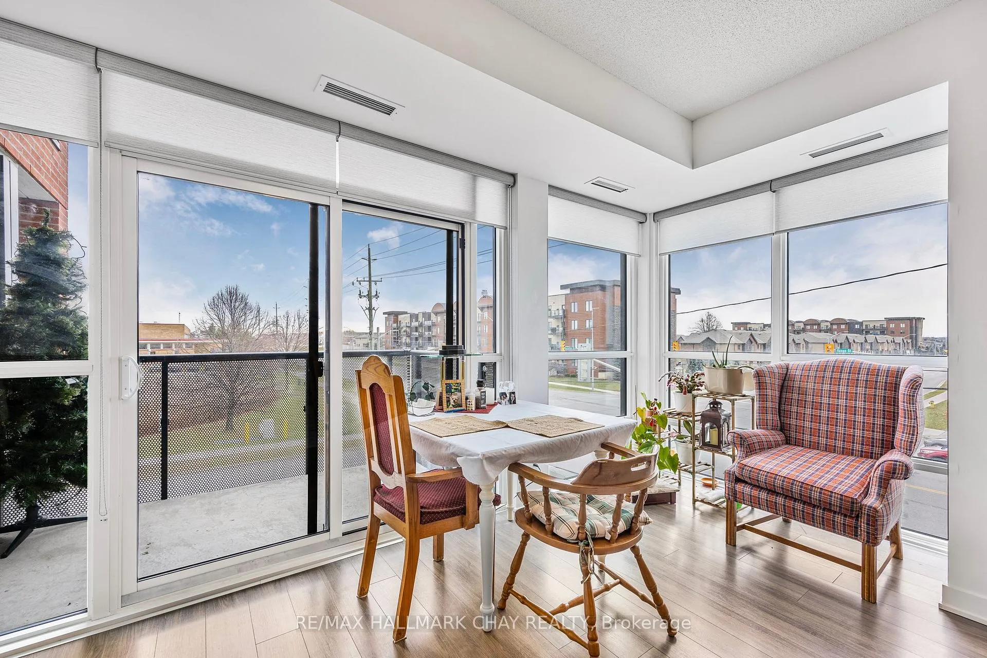 Photo 10 of Unit 211, 681 Yonge Street S, Barrie, Painswick South — HOMEH