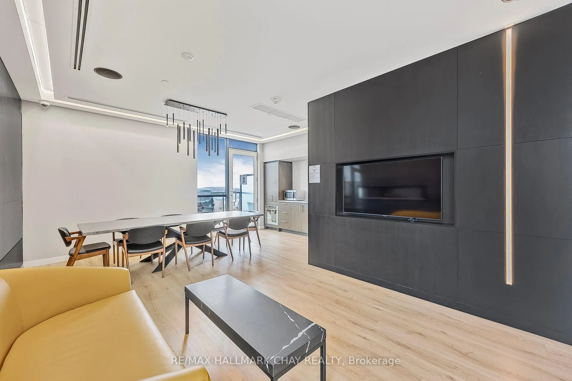 Photo 25 of Unit 211, 681 Yonge Street S, Barrie, Painswick South — HOMEH