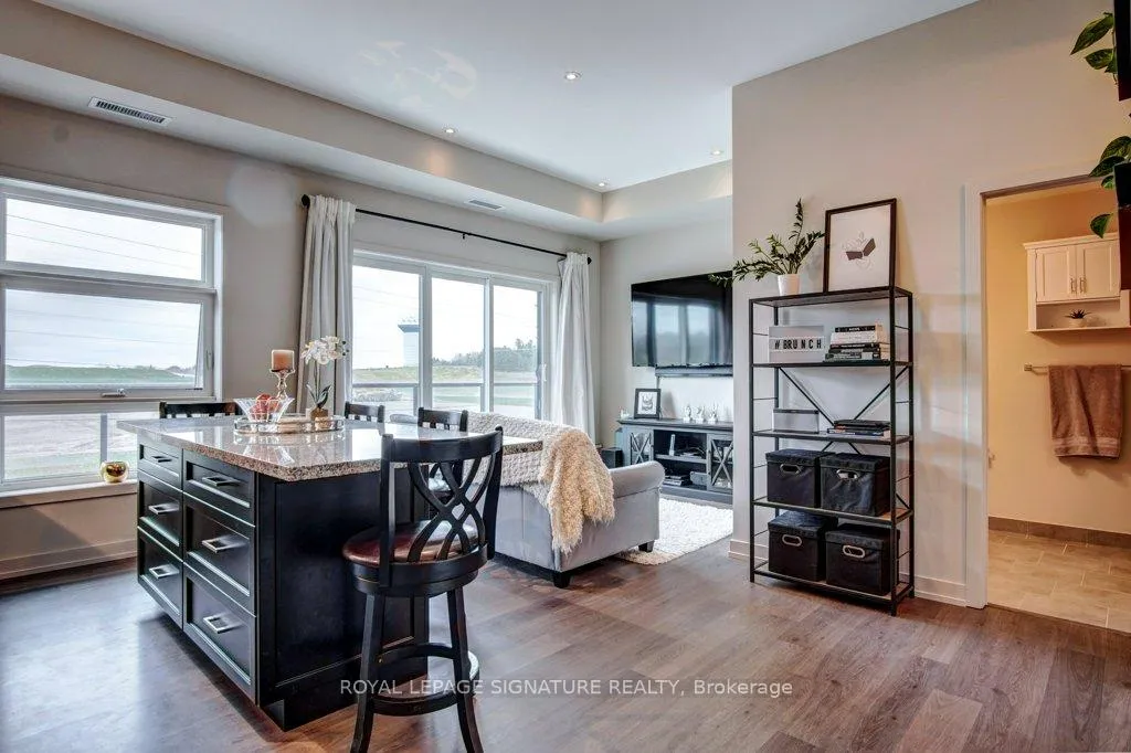 Photo 6 of Unit 422, 555 William Graham Drive, Aurora, Rural Aurora — HOMEH