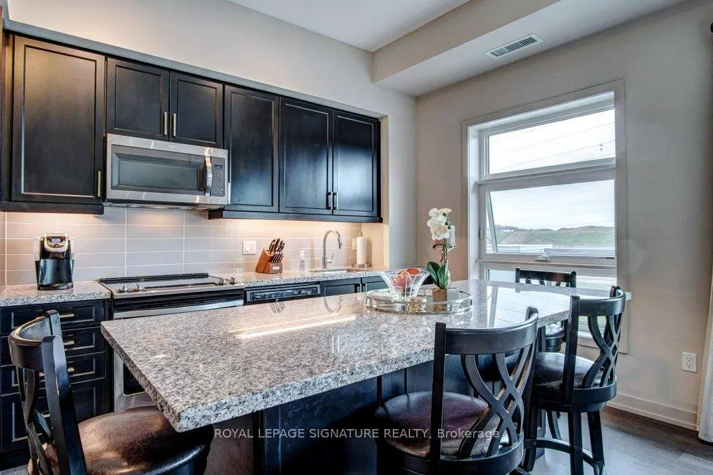Photo 10 of Unit 422, 555 William Graham Drive, Aurora, Rural Aurora — HOMEH