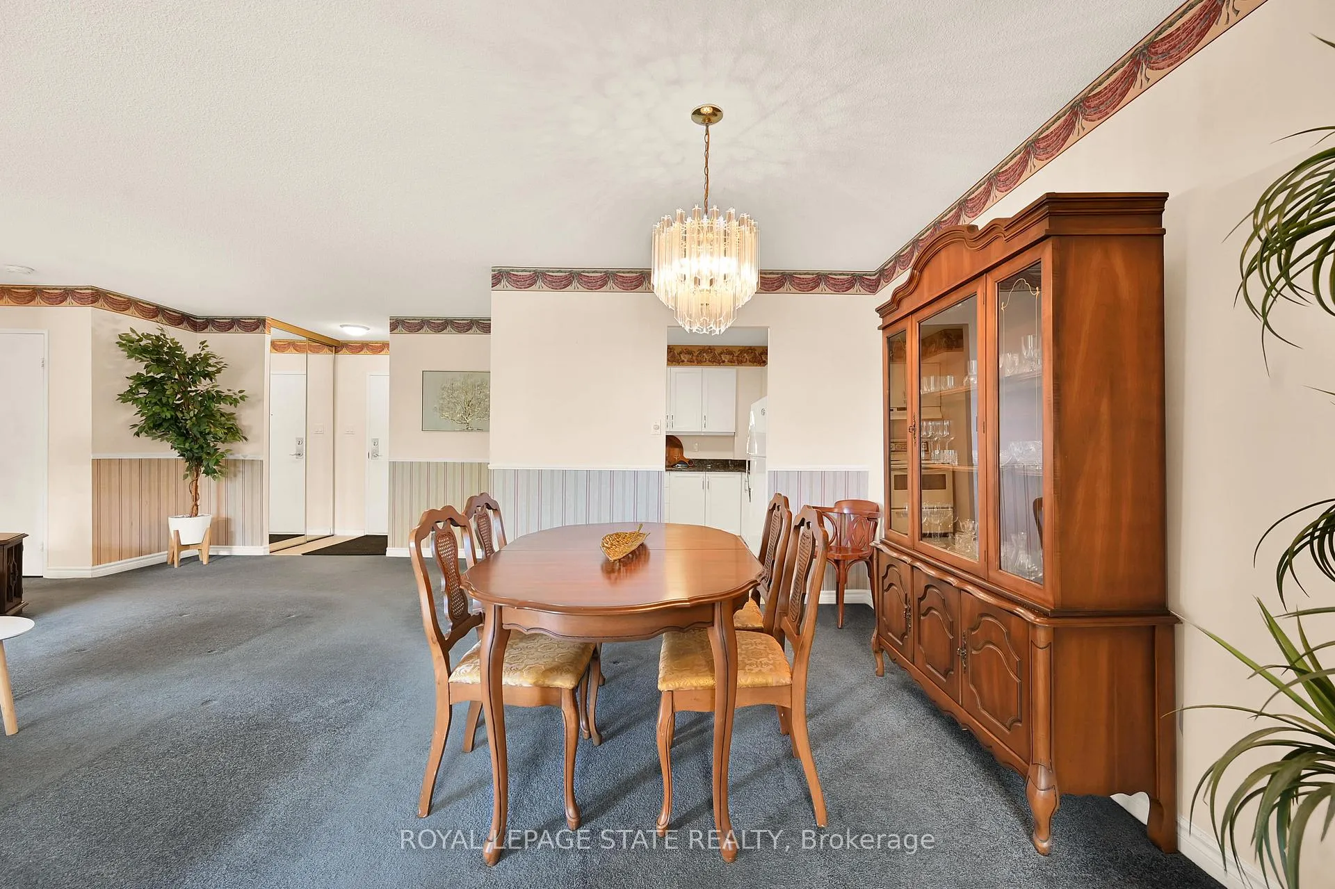 Photo 8 of Unit 306, 301 Frances Avenue, Hamilton, Lakeshore — HOMEH