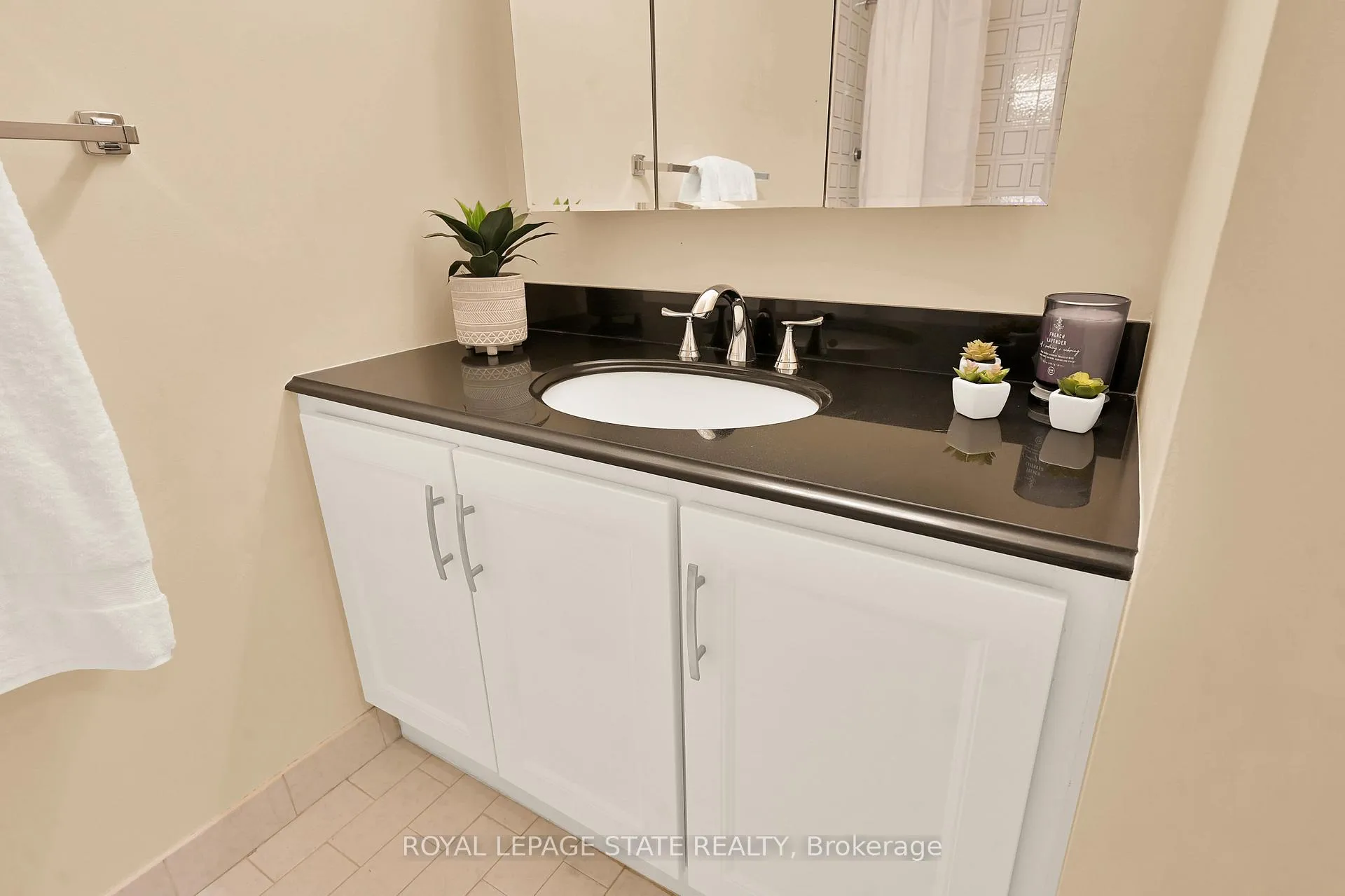 Photo 18 of Unit 306, 301 Frances Avenue, Hamilton, Lakeshore — HOMEH