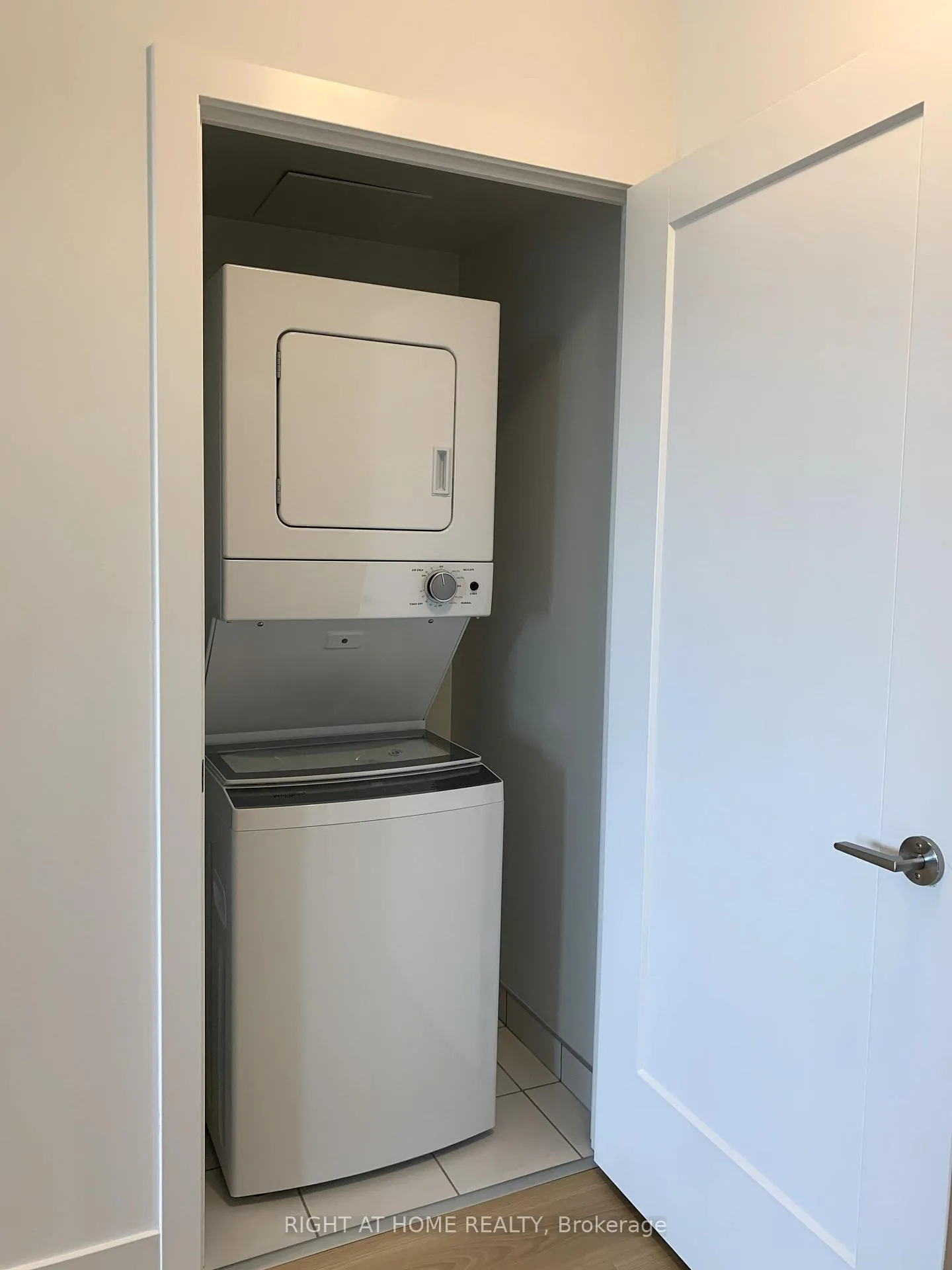 Photo 11 of Unit 1131, 2545 Simcoe Street N, Oshawa, Windfields — HOMEH