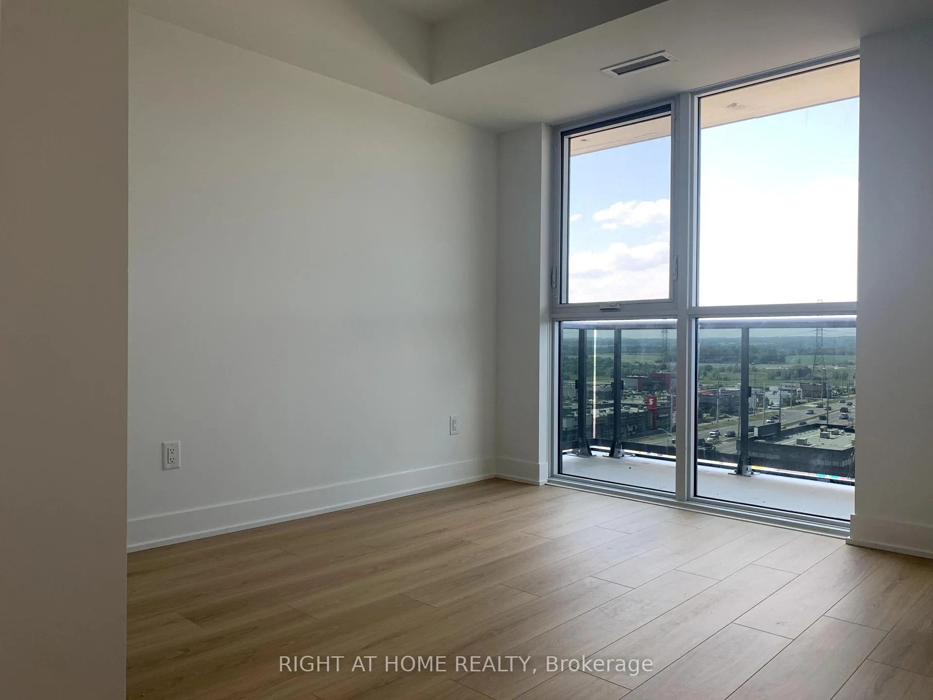 Photo 12 of Unit 1131, 2545 Simcoe Street N, Oshawa, Windfields — HOMEH