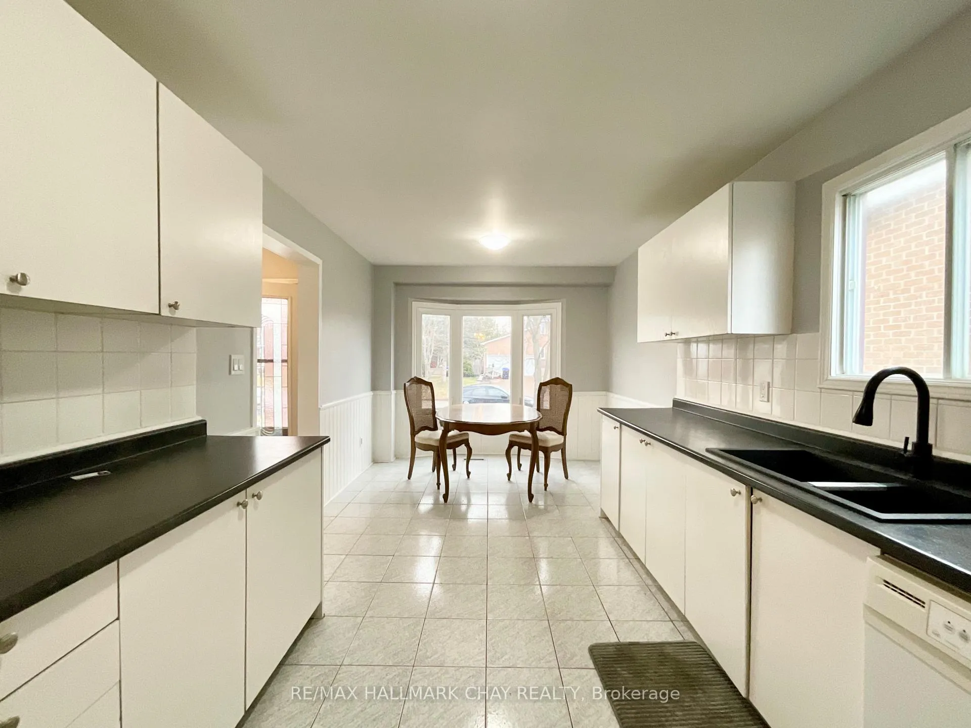 Photo 3 of 2505 Lloyd Street, Innisfil, Alcona — HOMEH