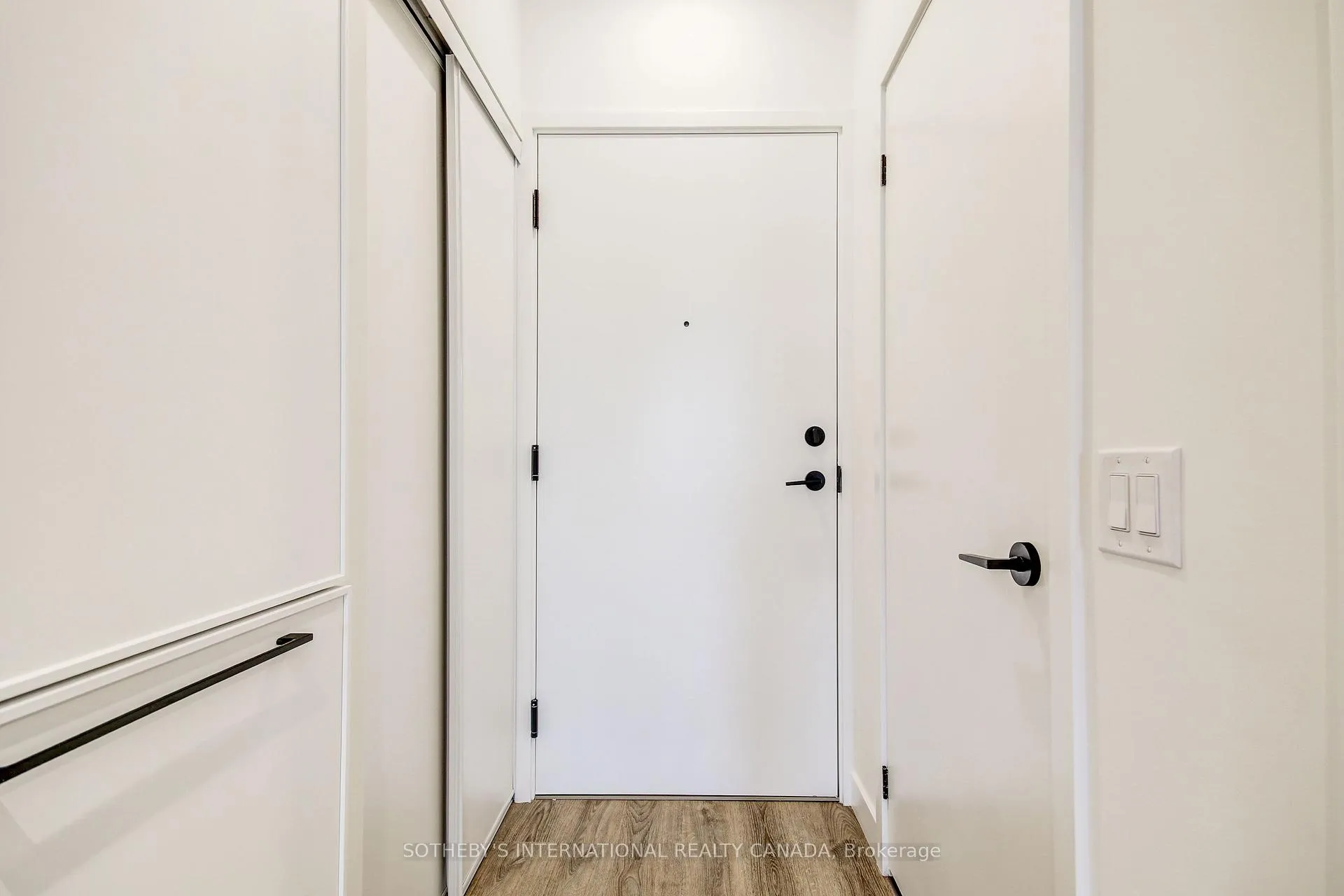 Photo 4 of Unit 703, 1050 Eastern Avenue, Toronto, The Beaches — HOMEH