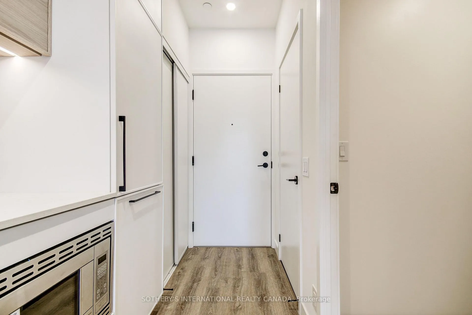 Photo 5 of Unit 703, 1050 Eastern Avenue, Toronto, The Beaches — HOMEH