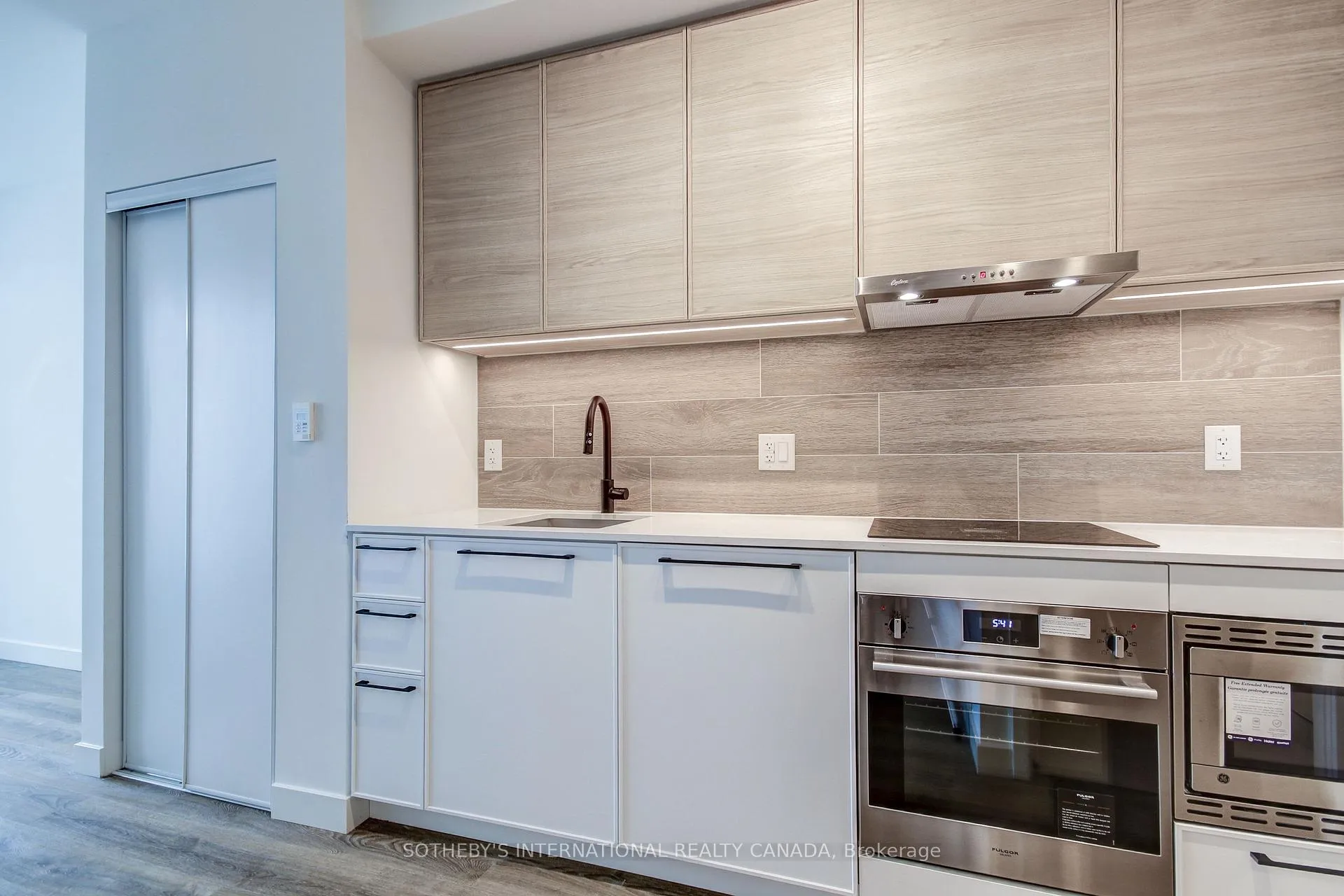 Photo 11 of Unit 703, 1050 Eastern Avenue, Toronto, The Beaches — HOMEH