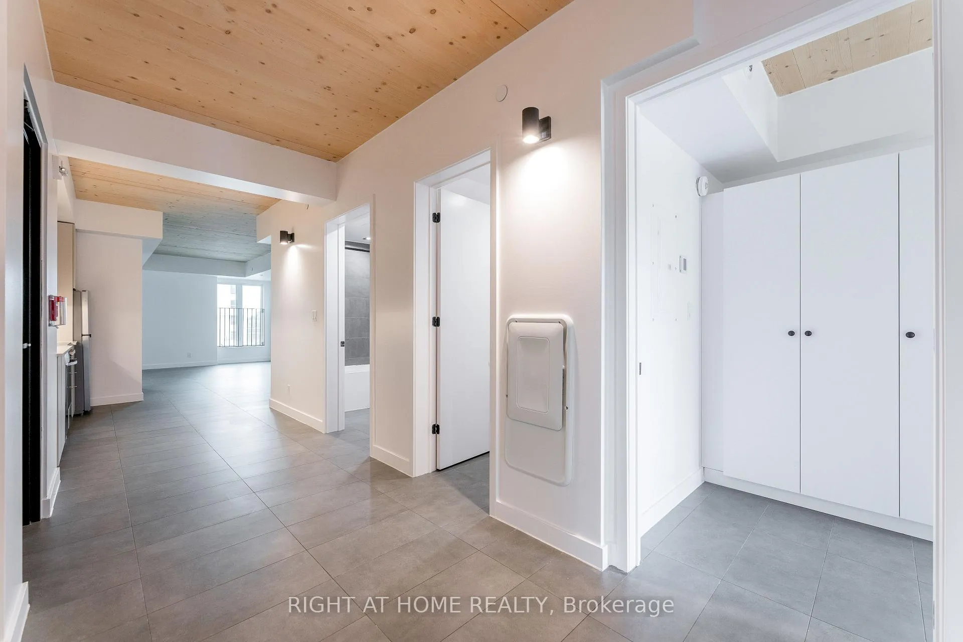Photo 4 of Unit 401, 1598 Queen Street E, Toronto, Greenwood-Coxwell — HOMEH