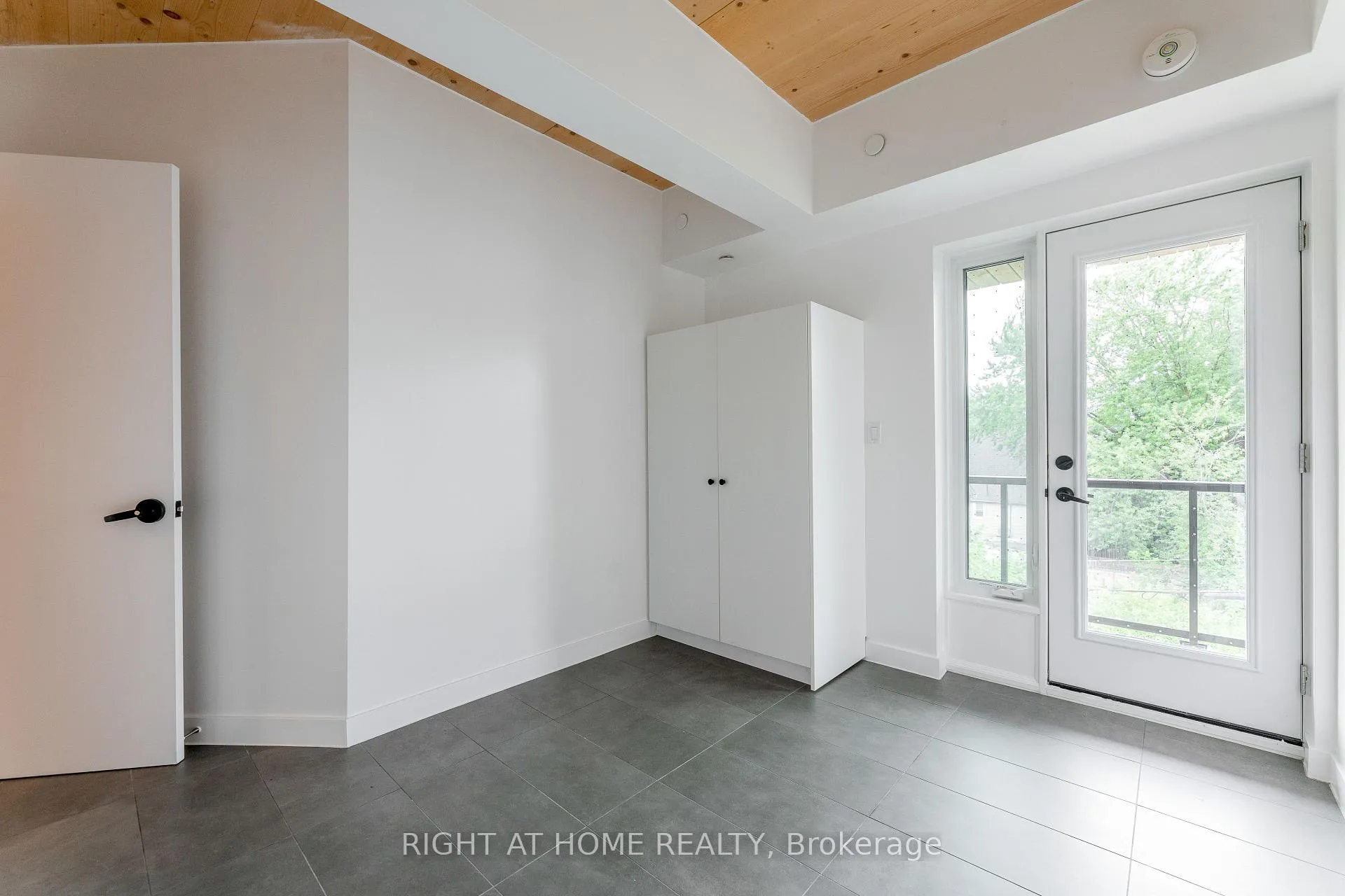 Photo 6 of Unit 401, 1598 Queen Street E, Toronto, Greenwood-Coxwell — HOMEH