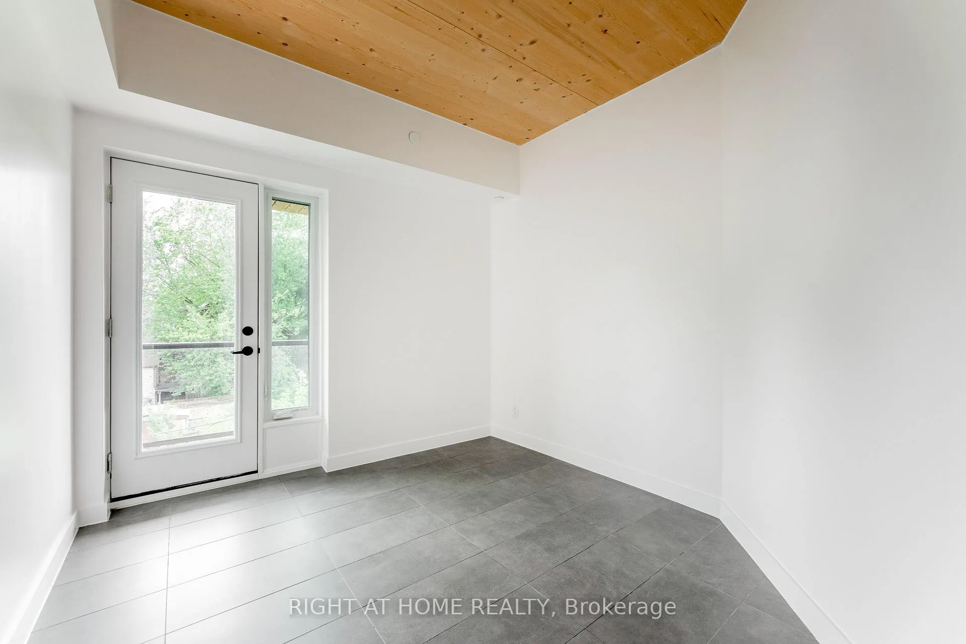Photo 7 of Unit 401, 1598 Queen Street E, Toronto, Greenwood-Coxwell — HOMEH