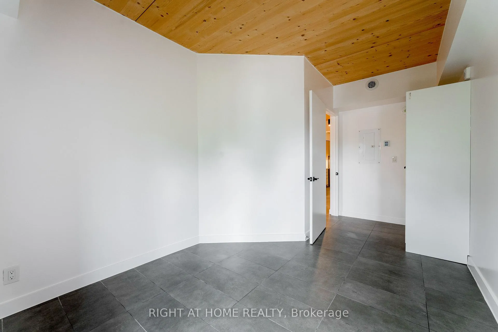 Photo 8 of Unit 401, 1598 Queen Street E, Toronto, Greenwood-Coxwell — HOMEH