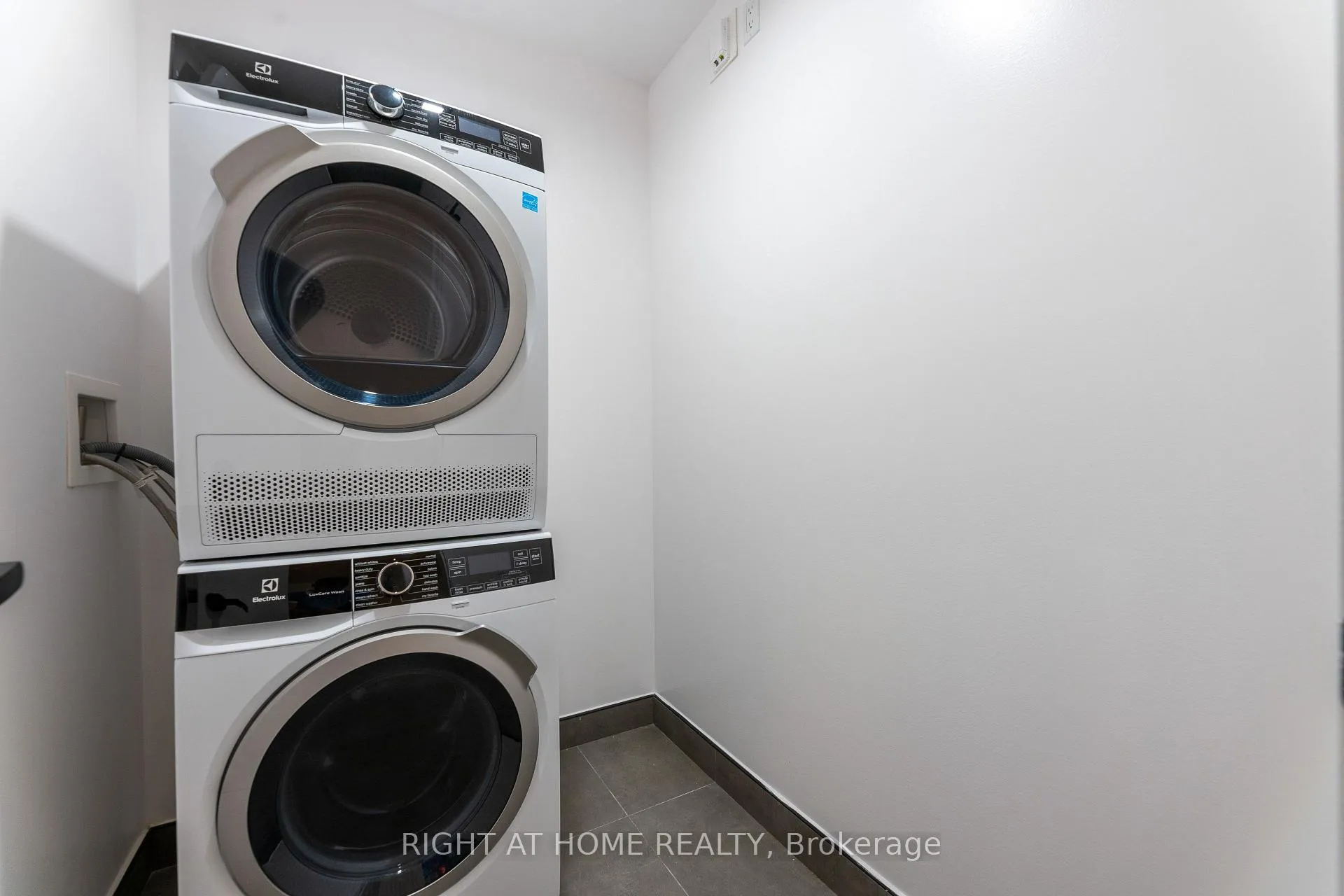 Photo 11 of Unit 401, 1598 Queen Street E, Toronto, Greenwood-Coxwell — HOMEH