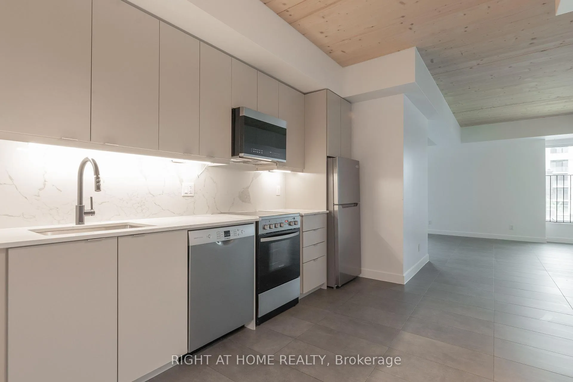 Photo 13 of Unit 401, 1598 Queen Street E, Toronto, Greenwood-Coxwell — HOMEH