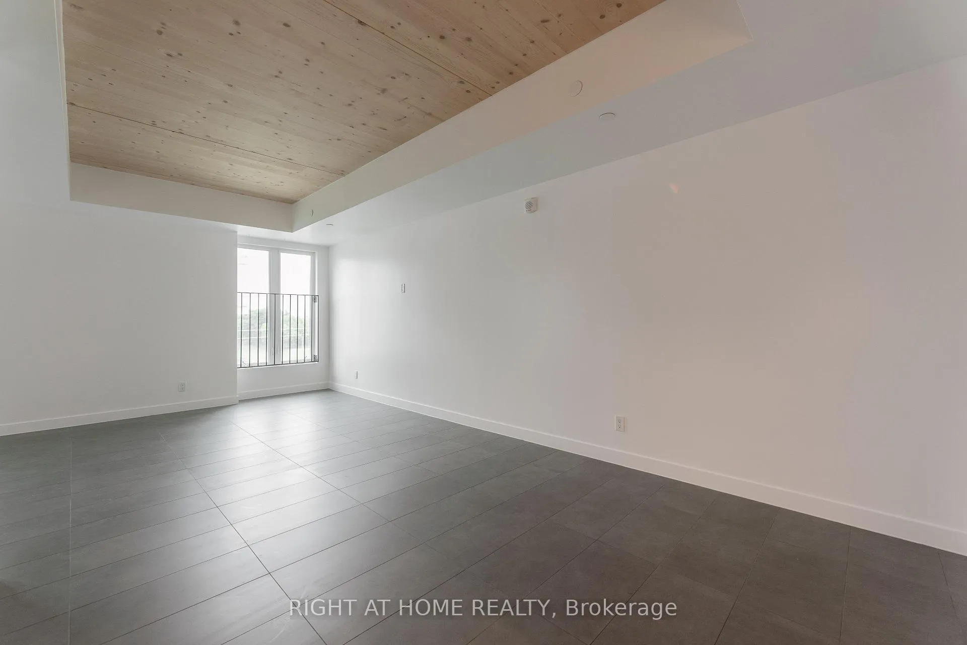 Photo 16 of Unit 401, 1598 Queen Street E, Toronto, Greenwood-Coxwell — HOMEH