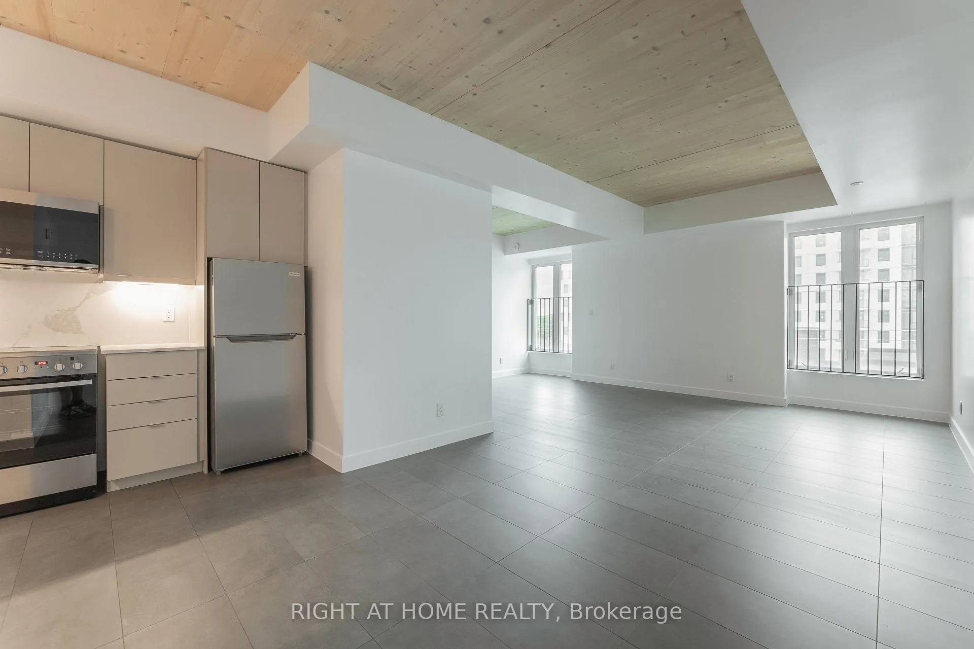 Photo 17 of Unit 401, 1598 Queen Street E, Toronto, Greenwood-Coxwell — HOMEH