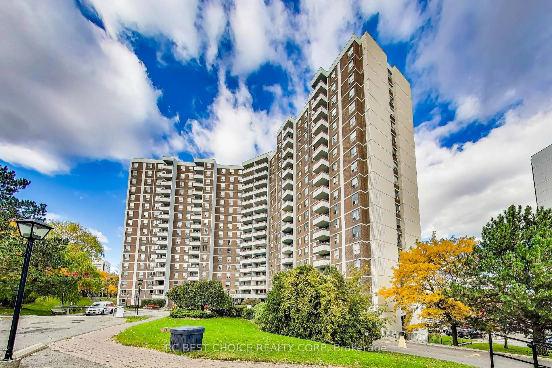 Photo 1 of Unit 403, 10 Edgecliff Golfway, Toronto, Flemingdon Park — HOMEH