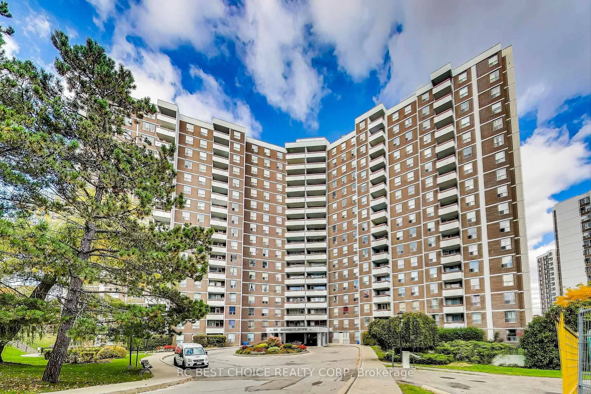 Photo 2 of Unit 403, 10 Edgecliff Golfway, Toronto, Flemingdon Park — HOMEH